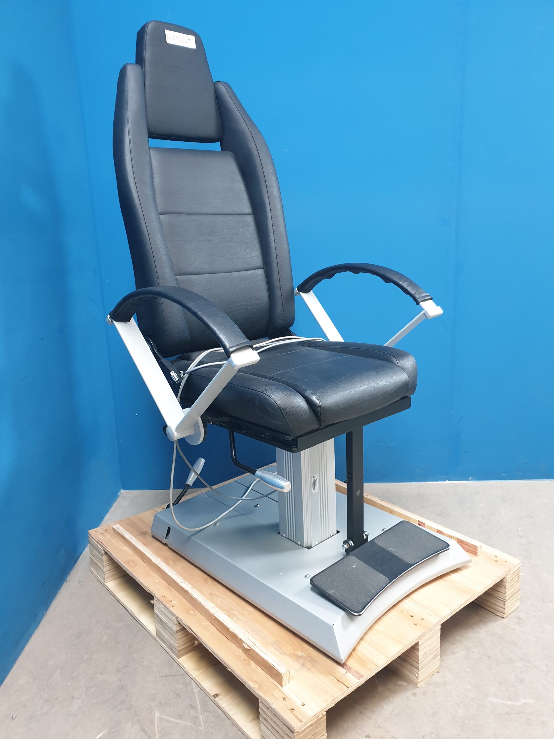 Wagner und Guder “Mikrola” Patientenstuhl Behandlunsstuhl – Ophtalmologie — image 1 of 9