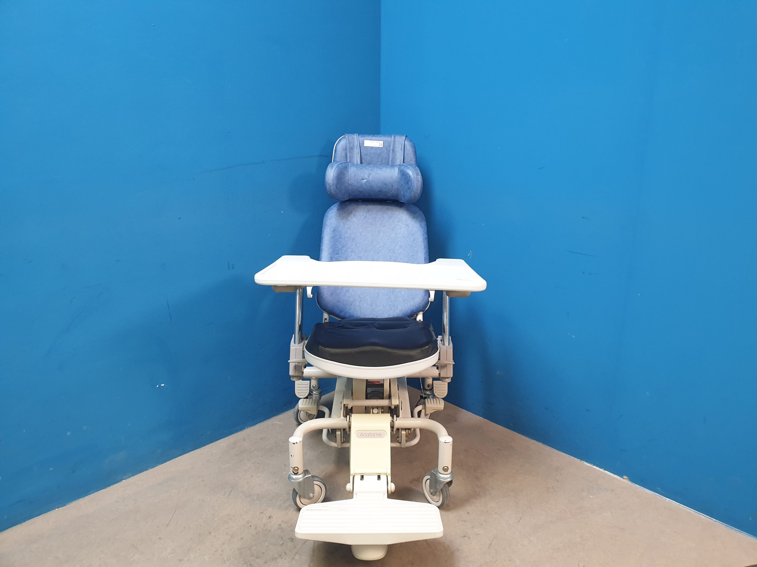 HILL-ROM Anatome SM 647B – SM647B – Pflegesessel, Patientenstuhl Fahrbar thumbnail 2