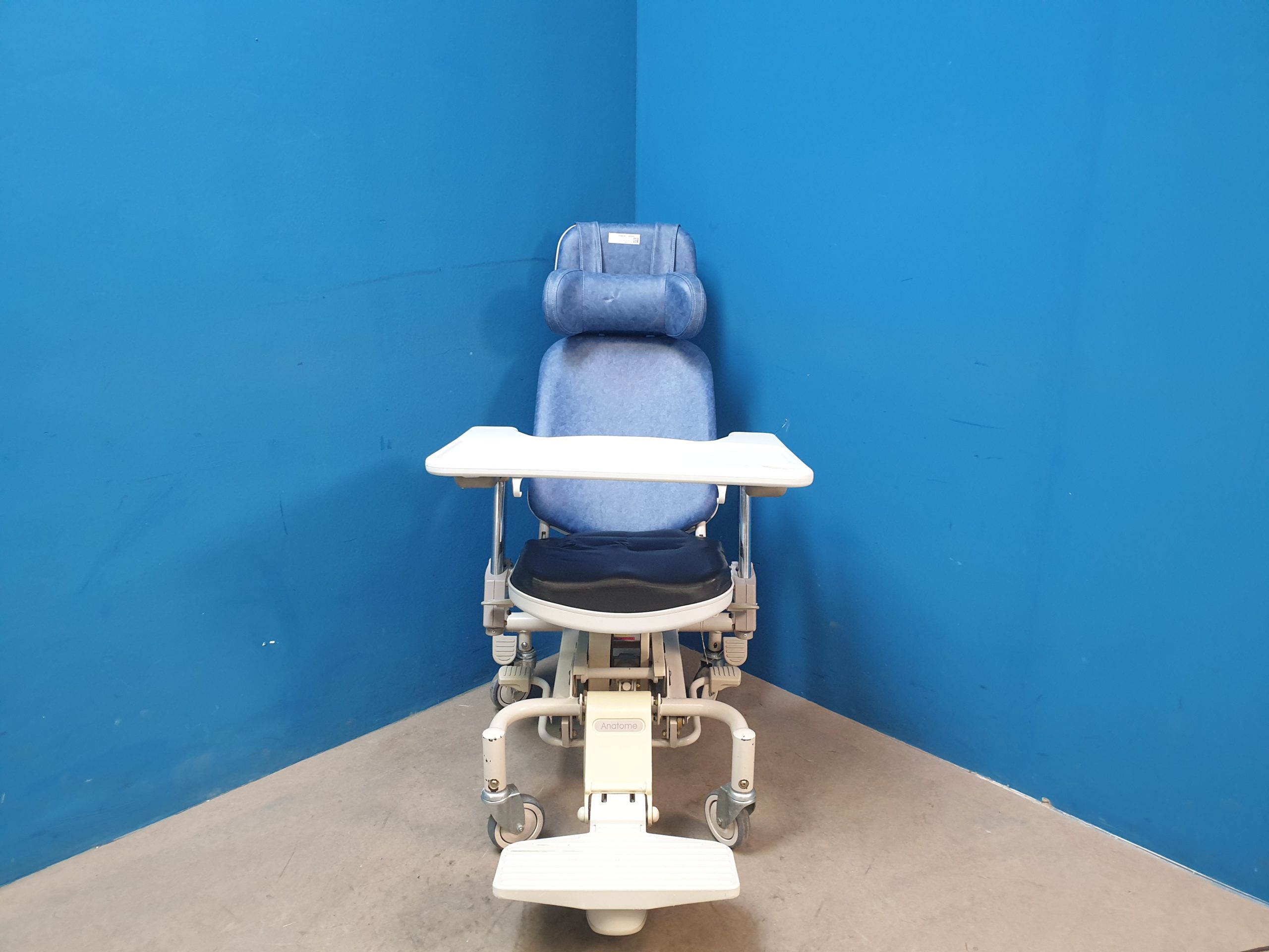 HILL-ROM Anatome SM 647B – SM647B – Pflegesessel, Patientenstuhl Fahrbar thumbnail 3