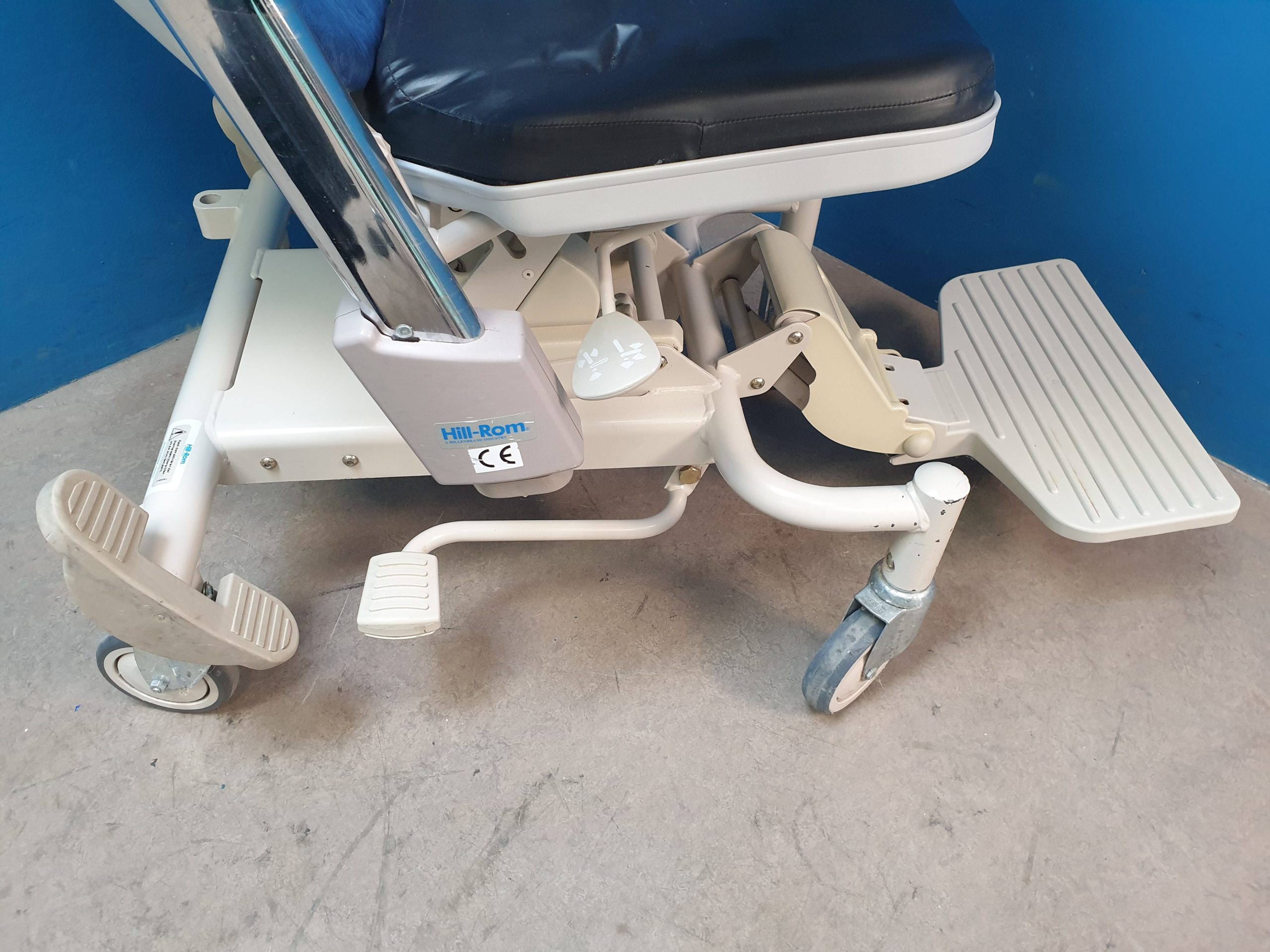 HILL-ROM Anatome SM 647B – SM647B – Pflegesessel, Patientenstuhl Fahrbar thumbnail 10