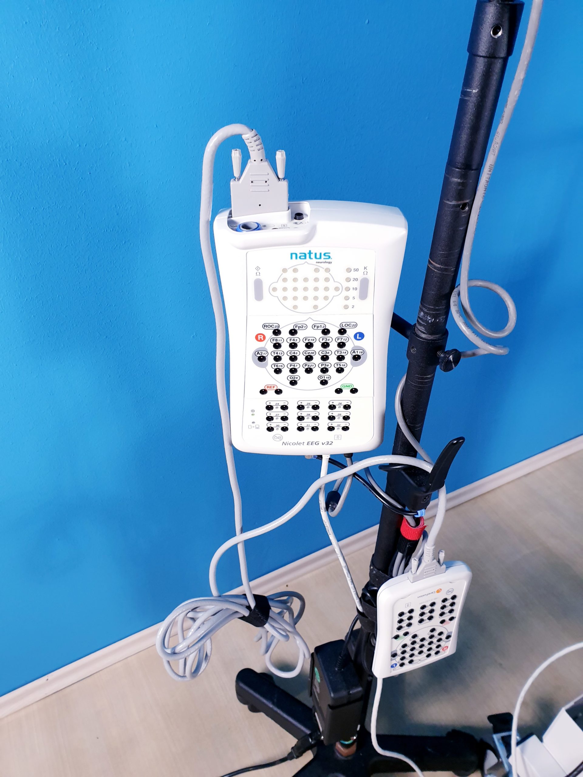 NATUS Nicolet EEG v32 + Nicolet HB-3 EEG Unit thumbnail 4