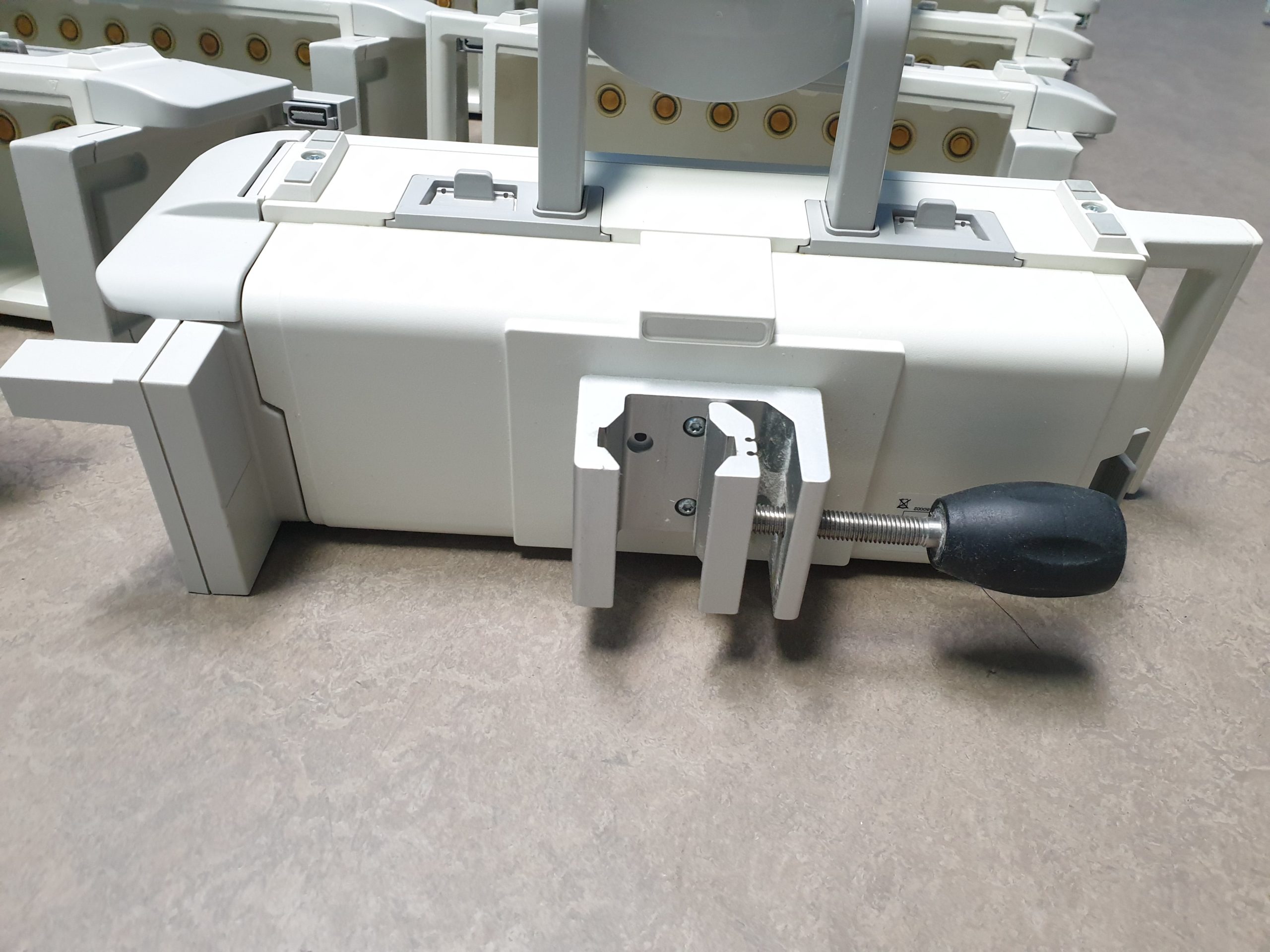 Philips Ref 862461 M8048A Intellivue Module Racks W Hooks & Clamps~22249 – thumbnail 10