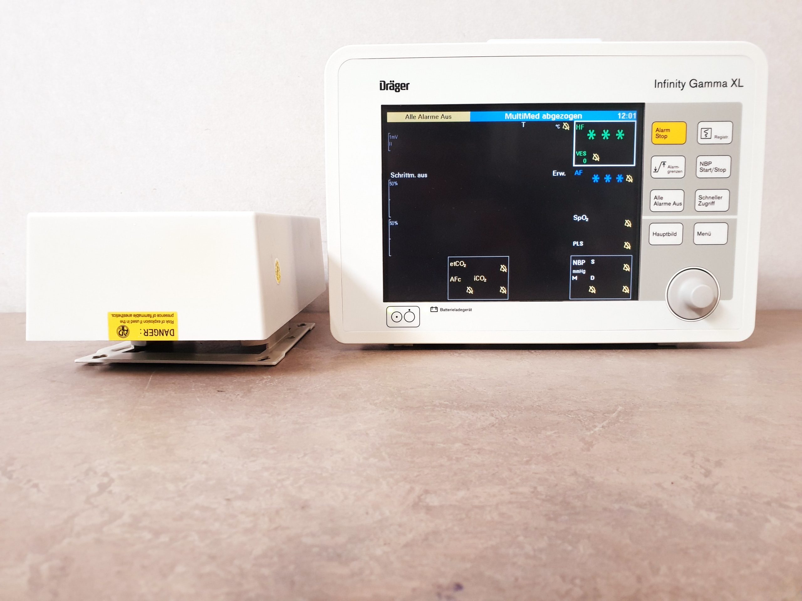 Dräger Infinity Gamma XL Patientenmonitor — — image 1 of 5