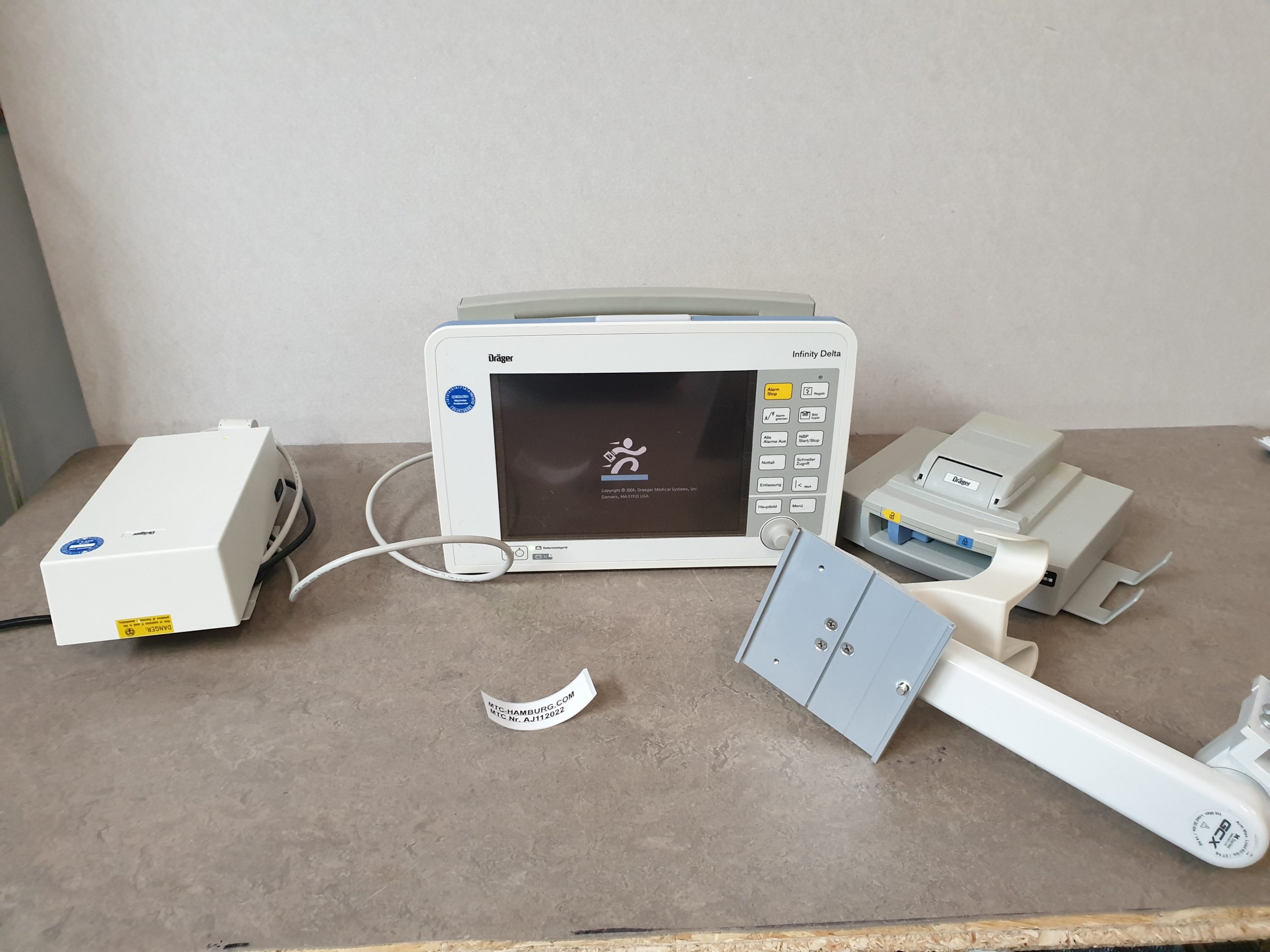 Draeger Dräger Infinity Delta Patientenmonitor mit Zubehör — — image 1 of 10