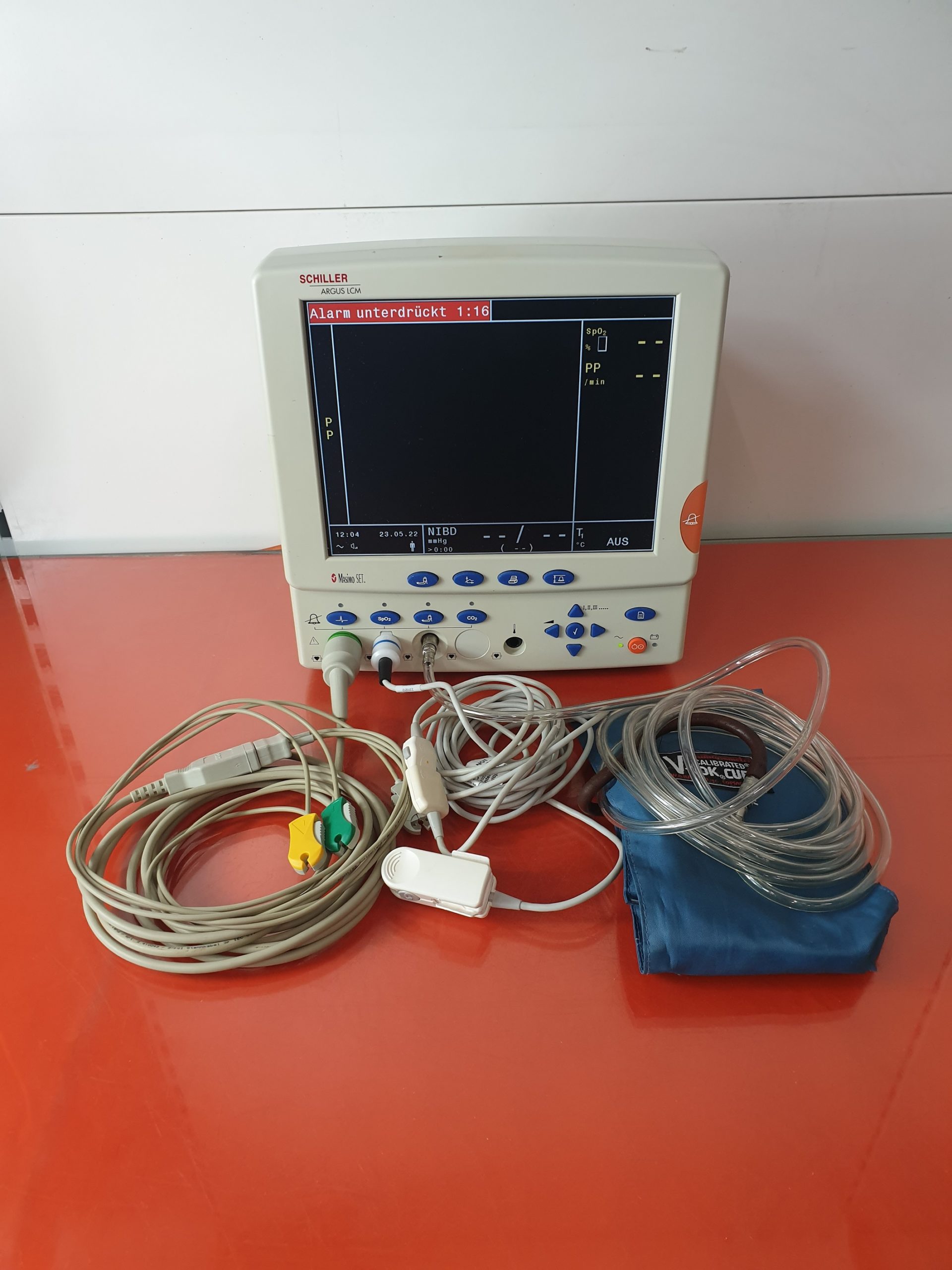 Schiller Argus LCM Basic Überwachungsmonitor // Patientenmonitor mit Zubehör — image 1 of 9