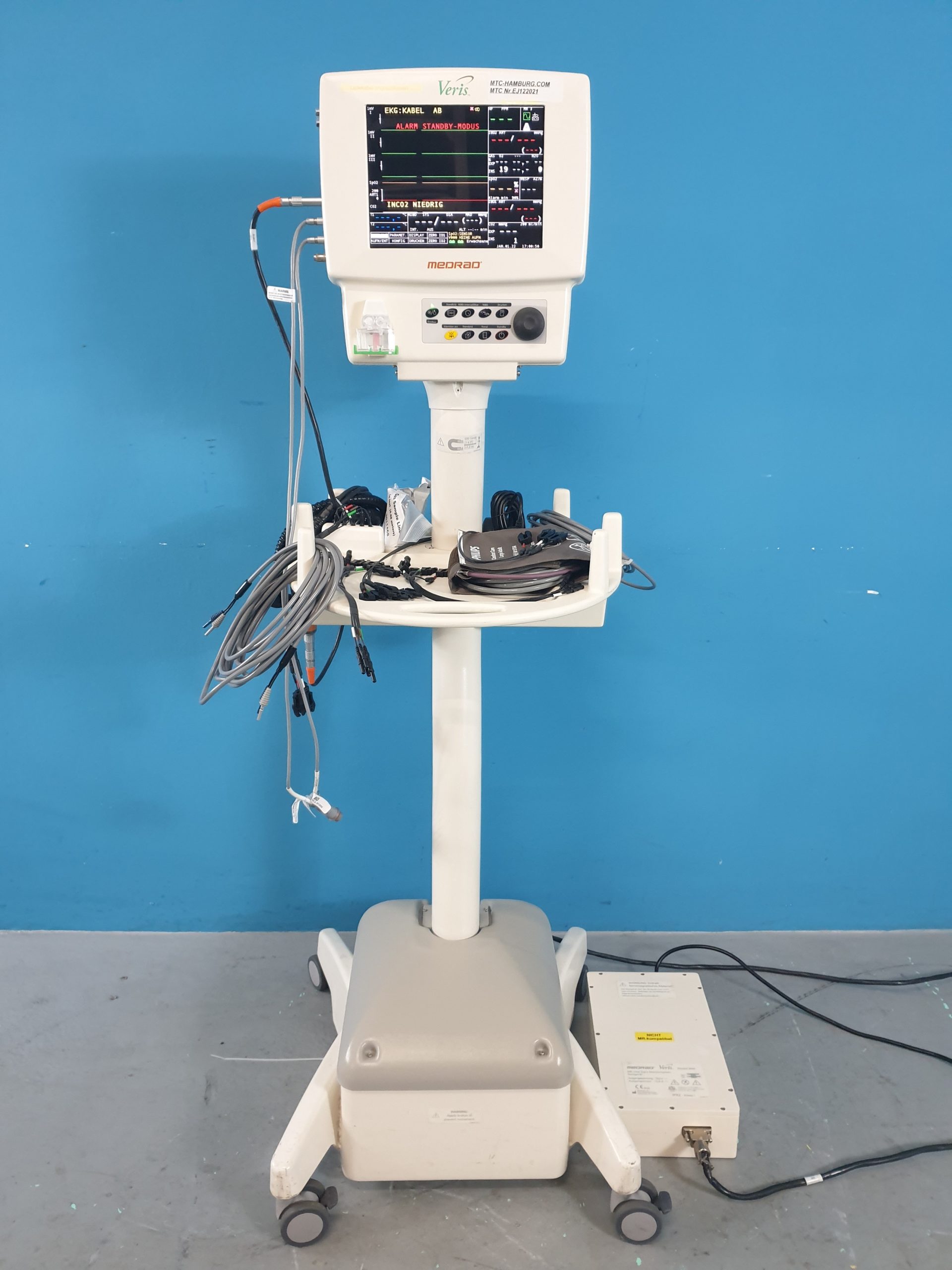 MEDRAD Veris 8600 MR Vital Signs Monitoring System SpO2 NIBP CO2 Temp Gases Monitor — image 1 of 13