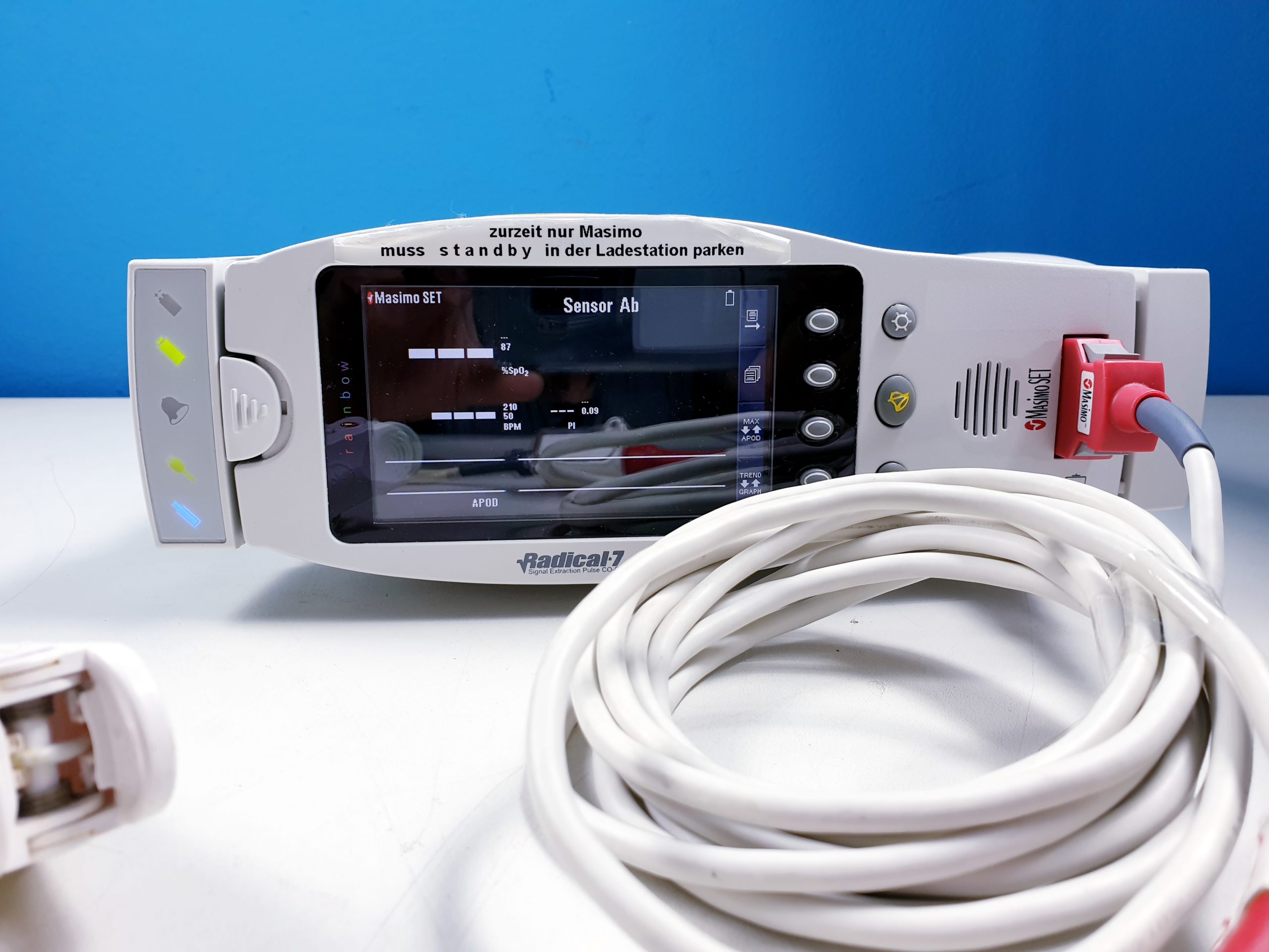 Masimo Radical 7 Rainbow / Radical-7 SpO2 Monitor mit Sensor — image 1 of 4