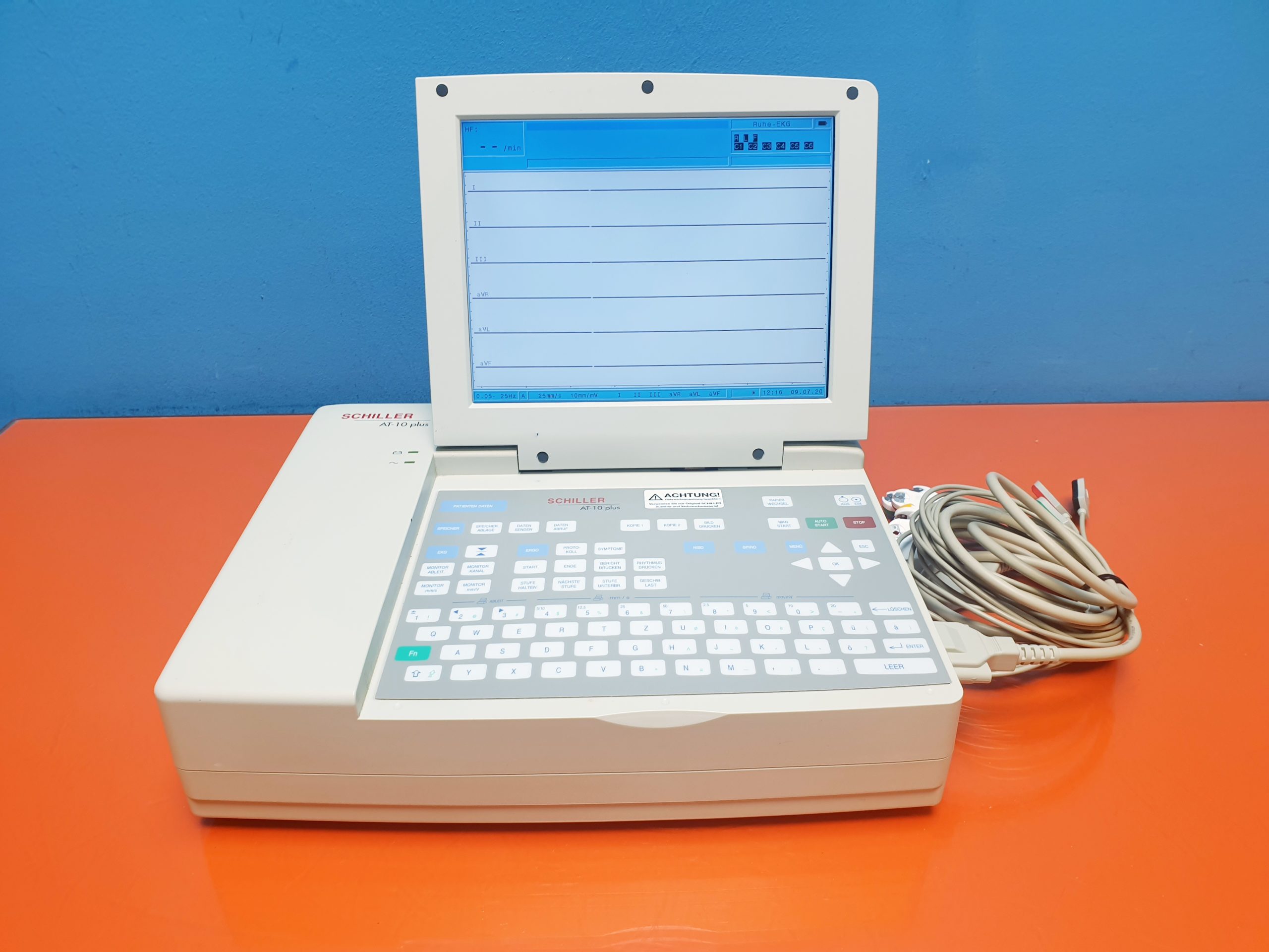 Schiller Cardiovit AT-10 plus 12/16 Kanal EKG mit Ableitungskabel — image 1 of 5