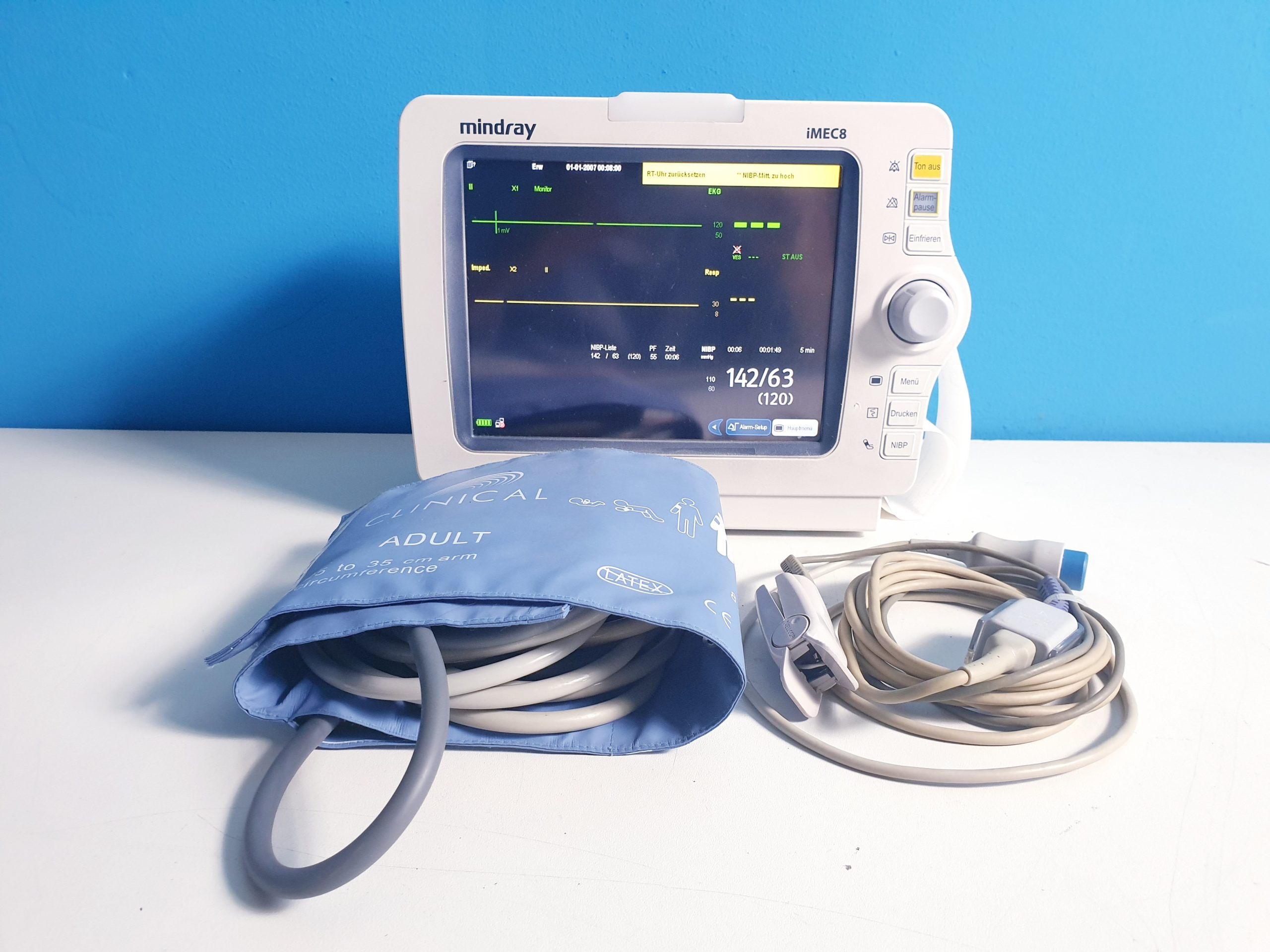MINDRAY iMEC 8 // iMEC8 Überwachungsmonitor EKG, SpO2, NIBP, 2 x Temp, — image 1 of 4