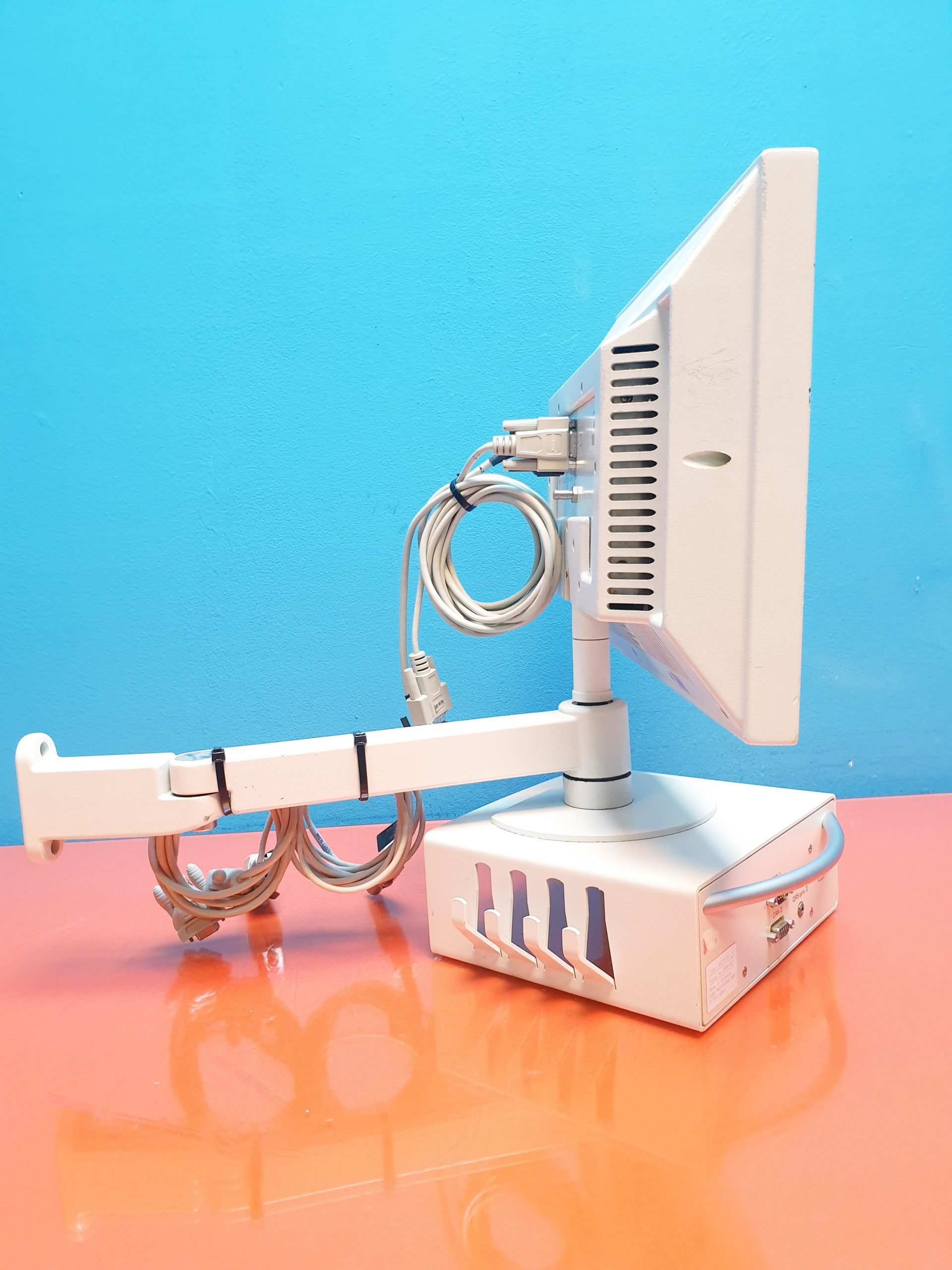 Dräger Draeger PM 8060 Vitara Monitor Patientenmonitor mit Tragearm thumbnail 2