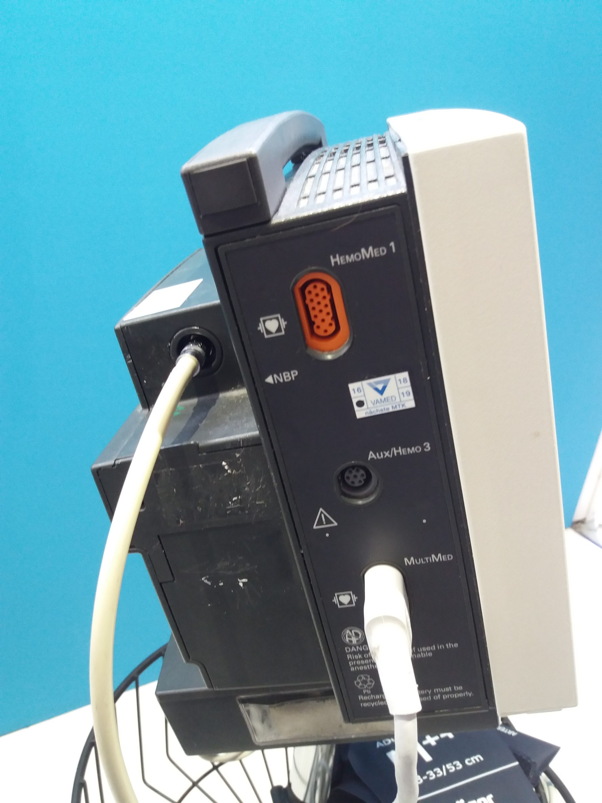 Siemens SC7000 // SC 7000 Patientenmonitor + Rollbarer Gerätewagen — image 1 of 6