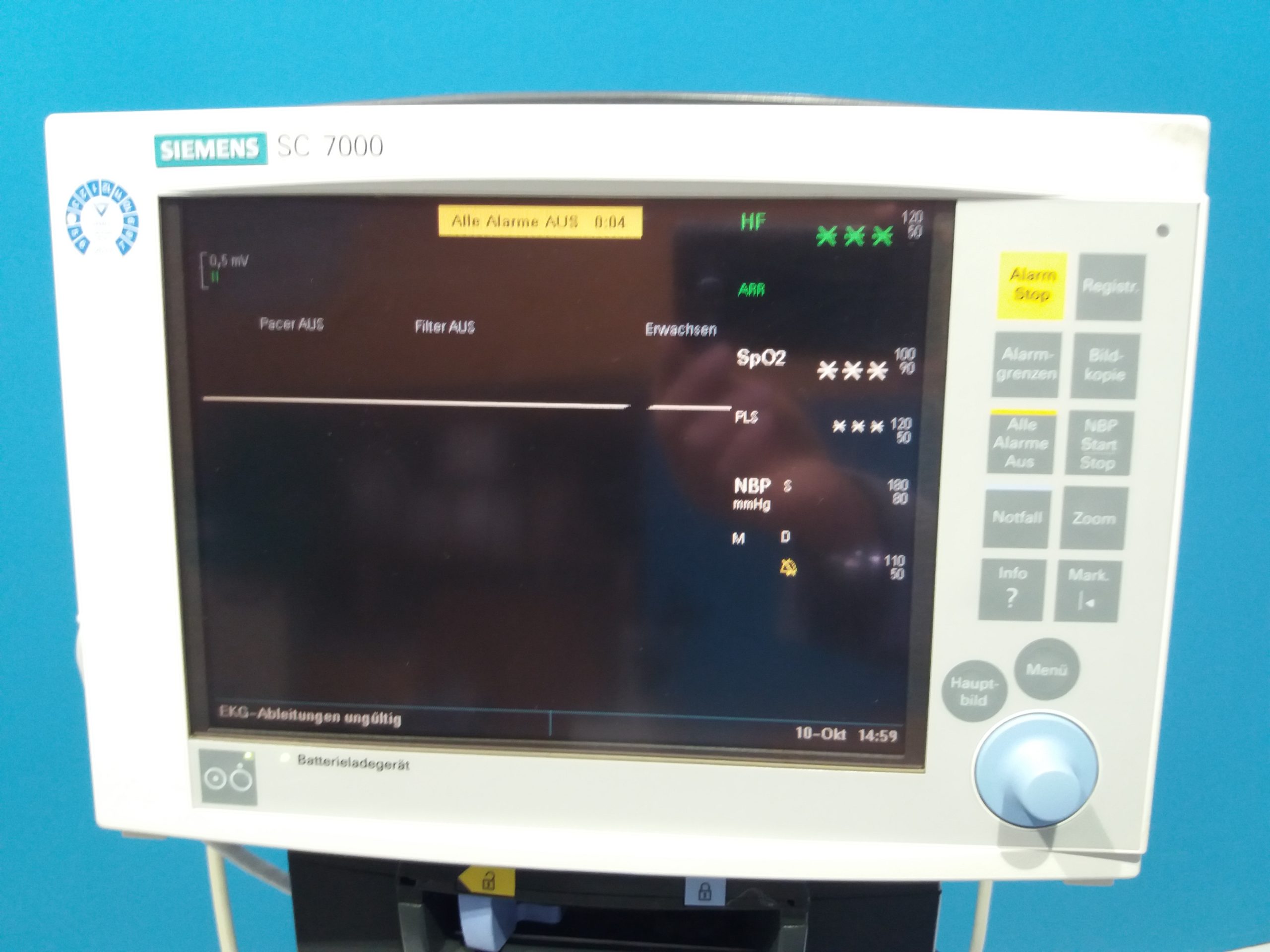 Siemens SC7000 // SC 7000 Patientenmonitor + Rollbarer Gerätewagen thumbnail 2