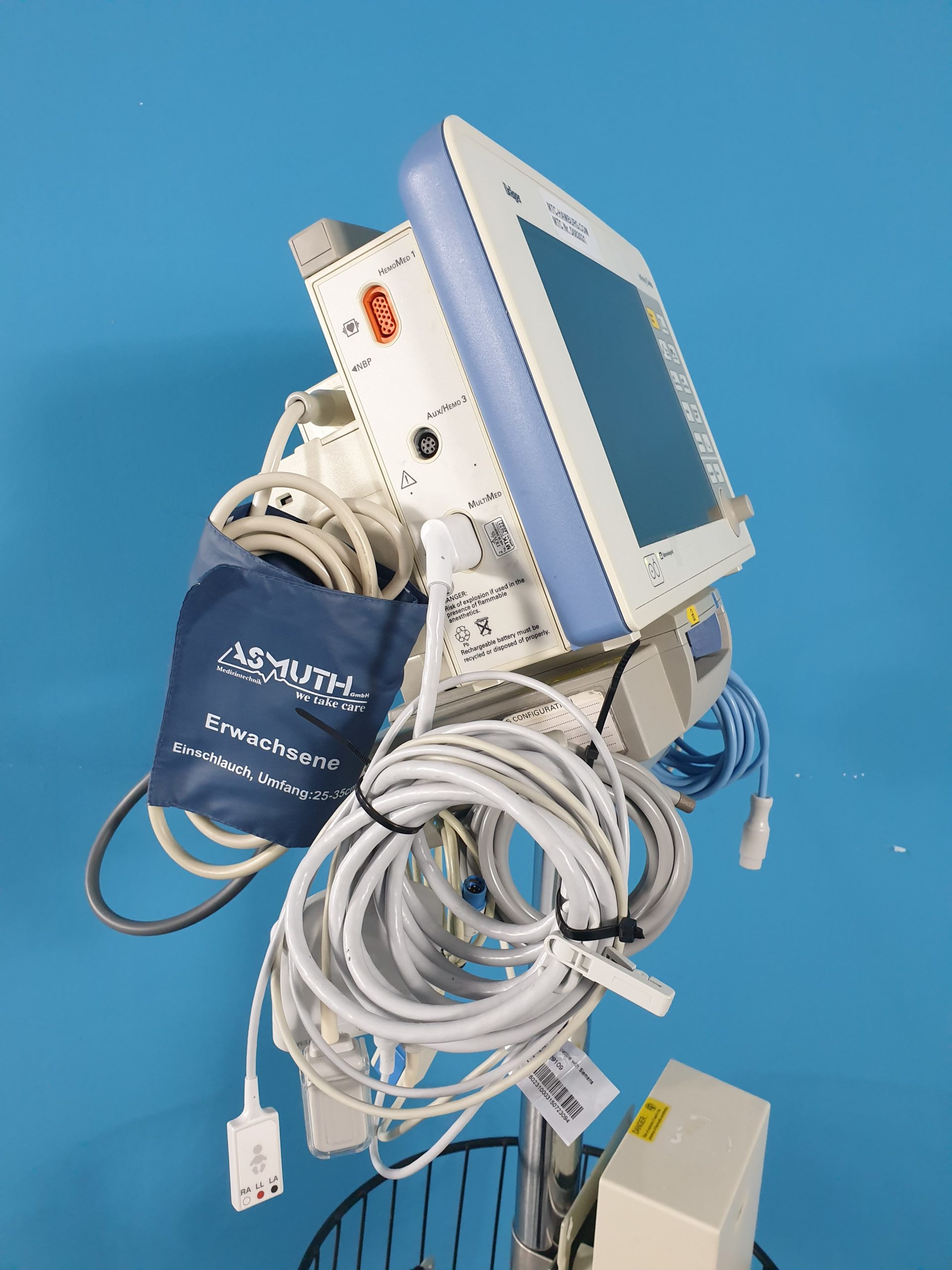 Dräger , Draeger Patientenmonitor Infinity Delta mit Dockingstation, Netzteil und Zubehör auf Farbarem Gestell thumbnail 4