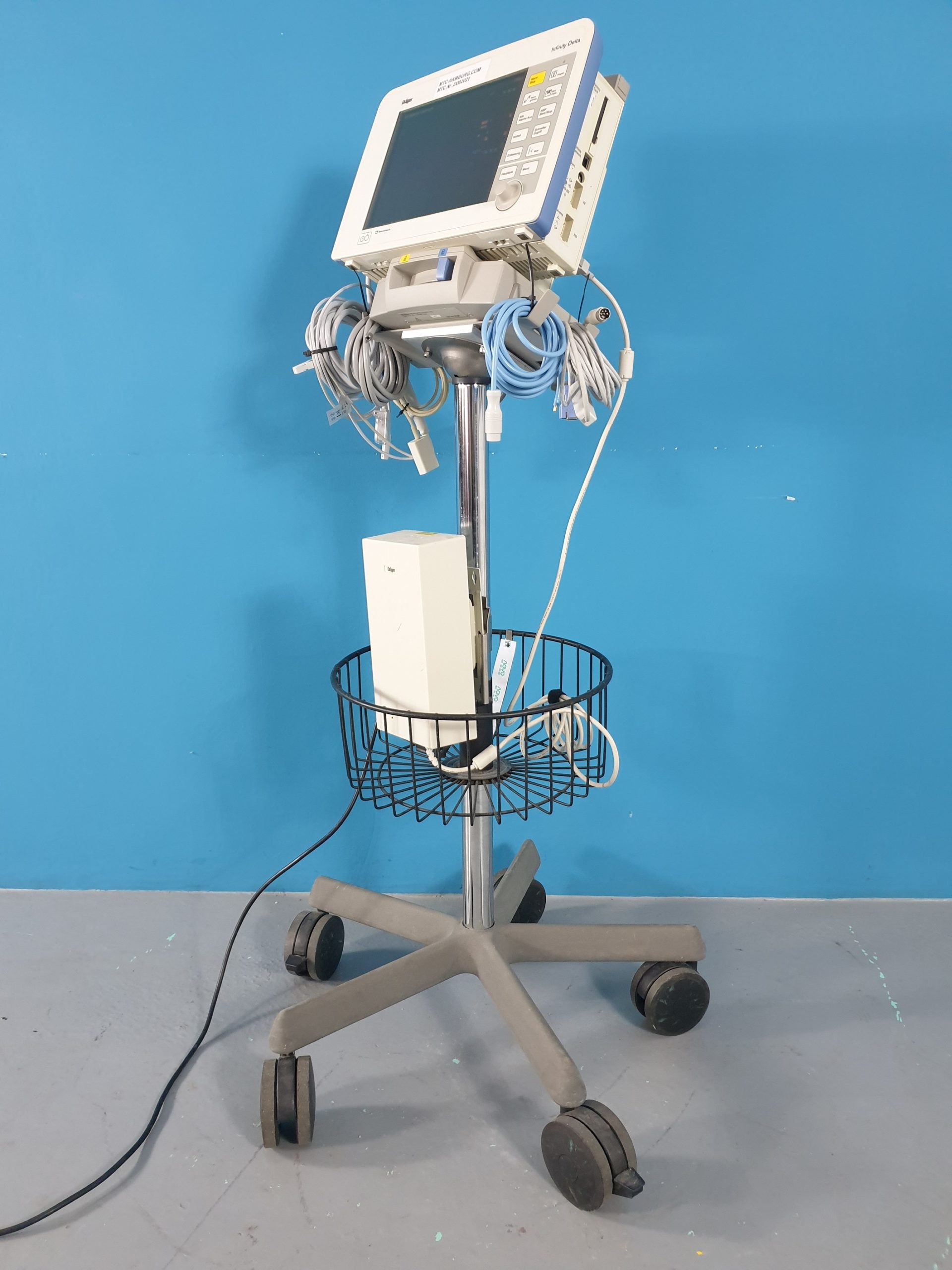Dräger , Draeger Patientenmonitor Infinity Delta mit Dockingstation, Netzteil und Zubehör auf Farbarem Gestell thumbnail 6