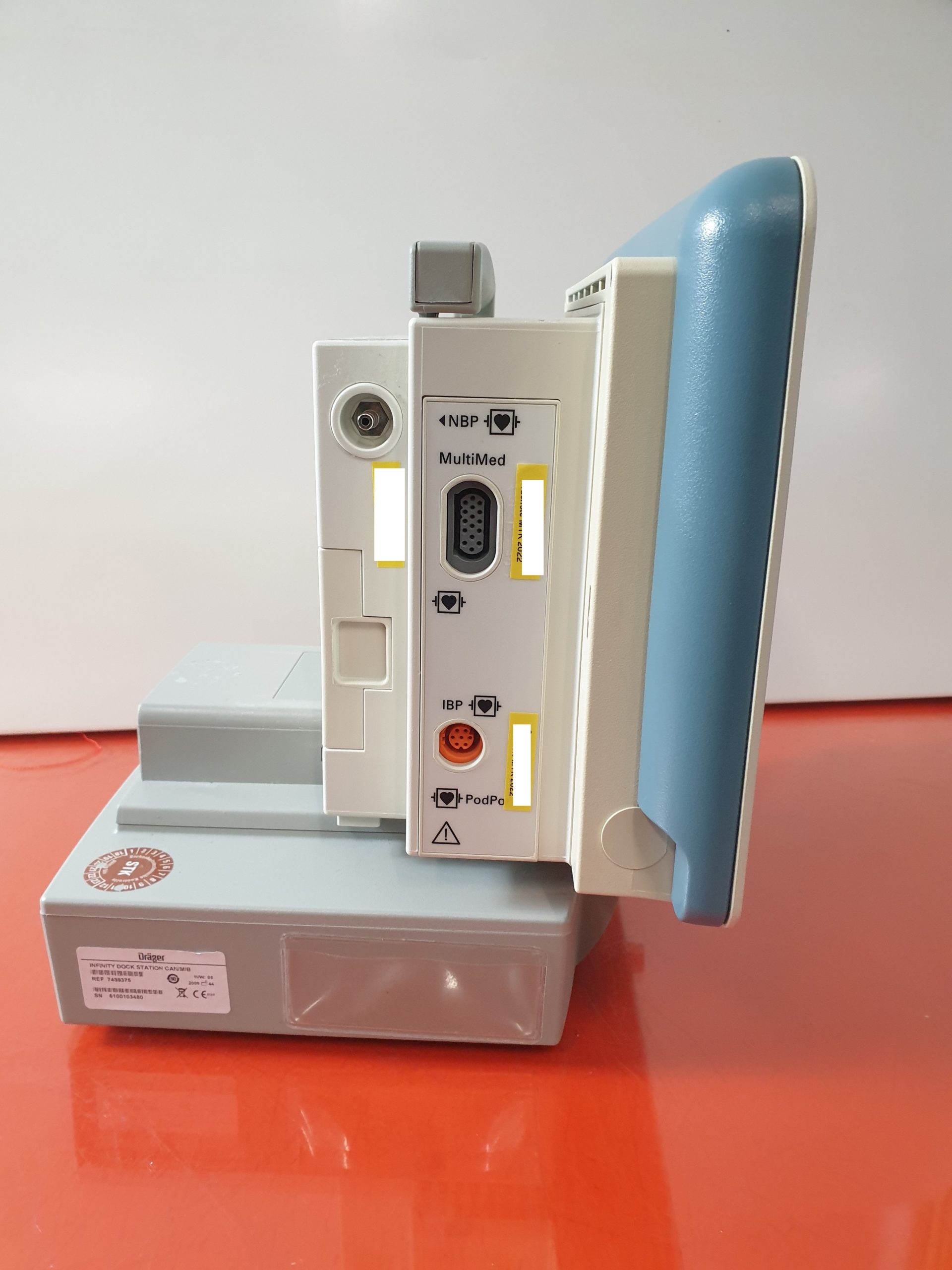 Dräger infinity Gamma Patientenmonitor mit Dockingstation und Netzteil — image 1 of 5