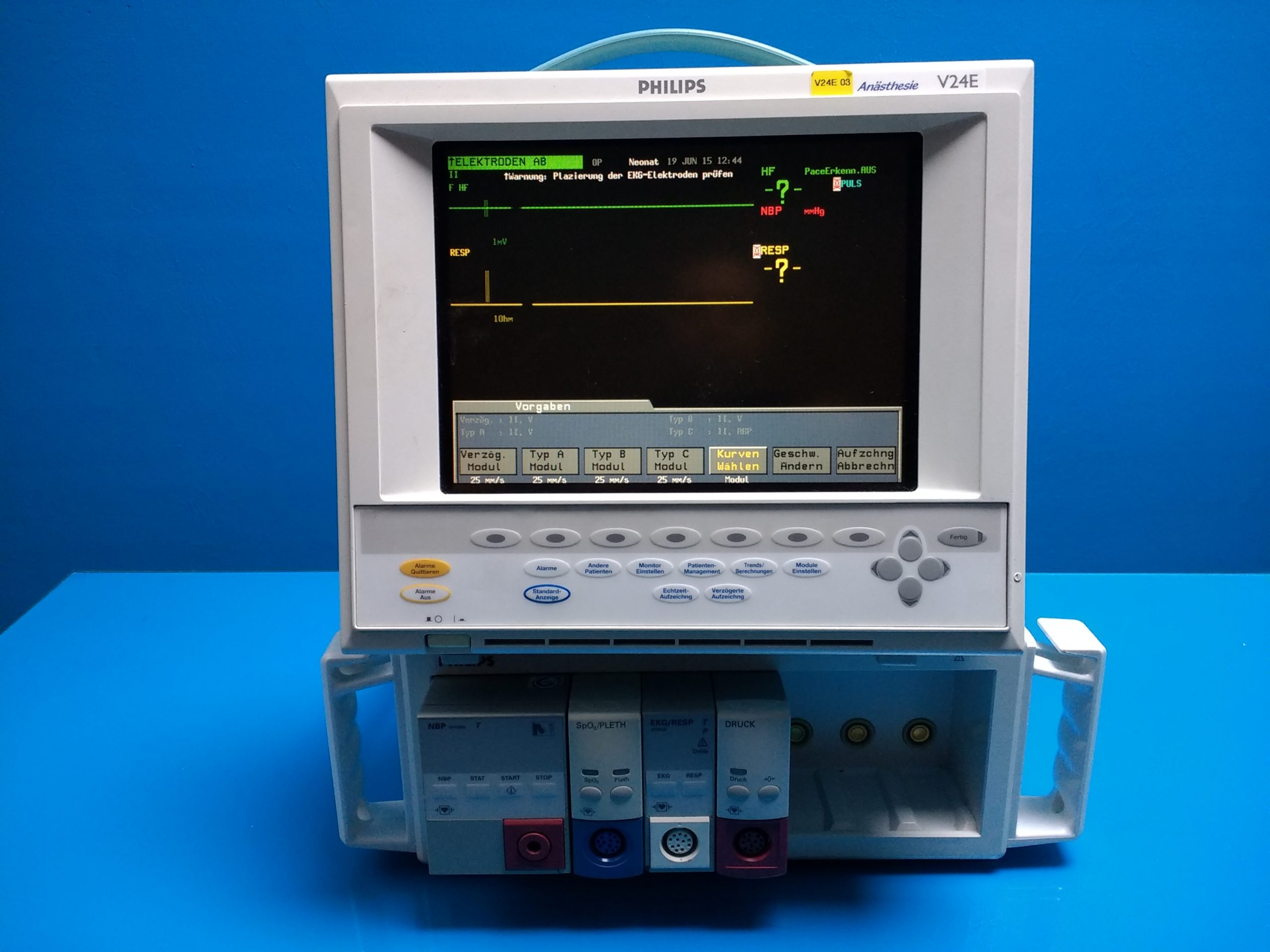 HP / Philips Viridia V24E Patient Monitor thumbnail 2