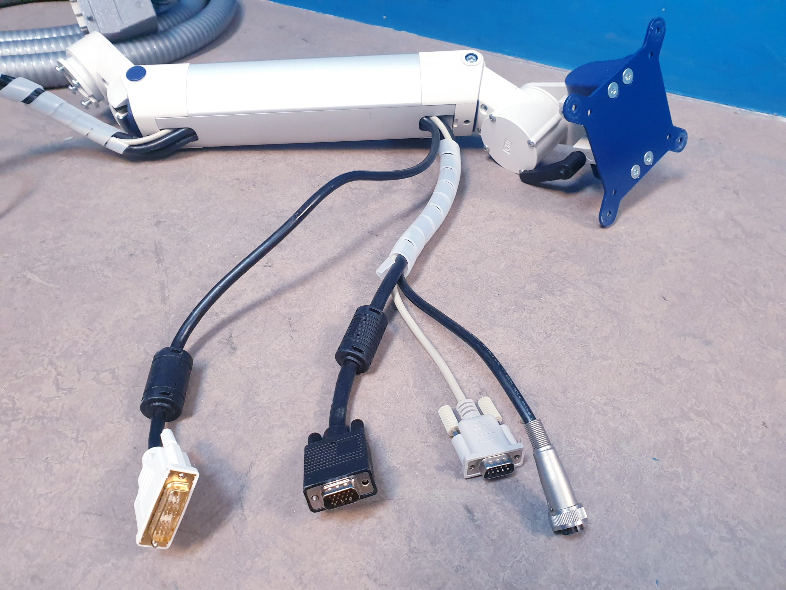Storz Monitorhalter – Storz mit Kabel thumbnail 4