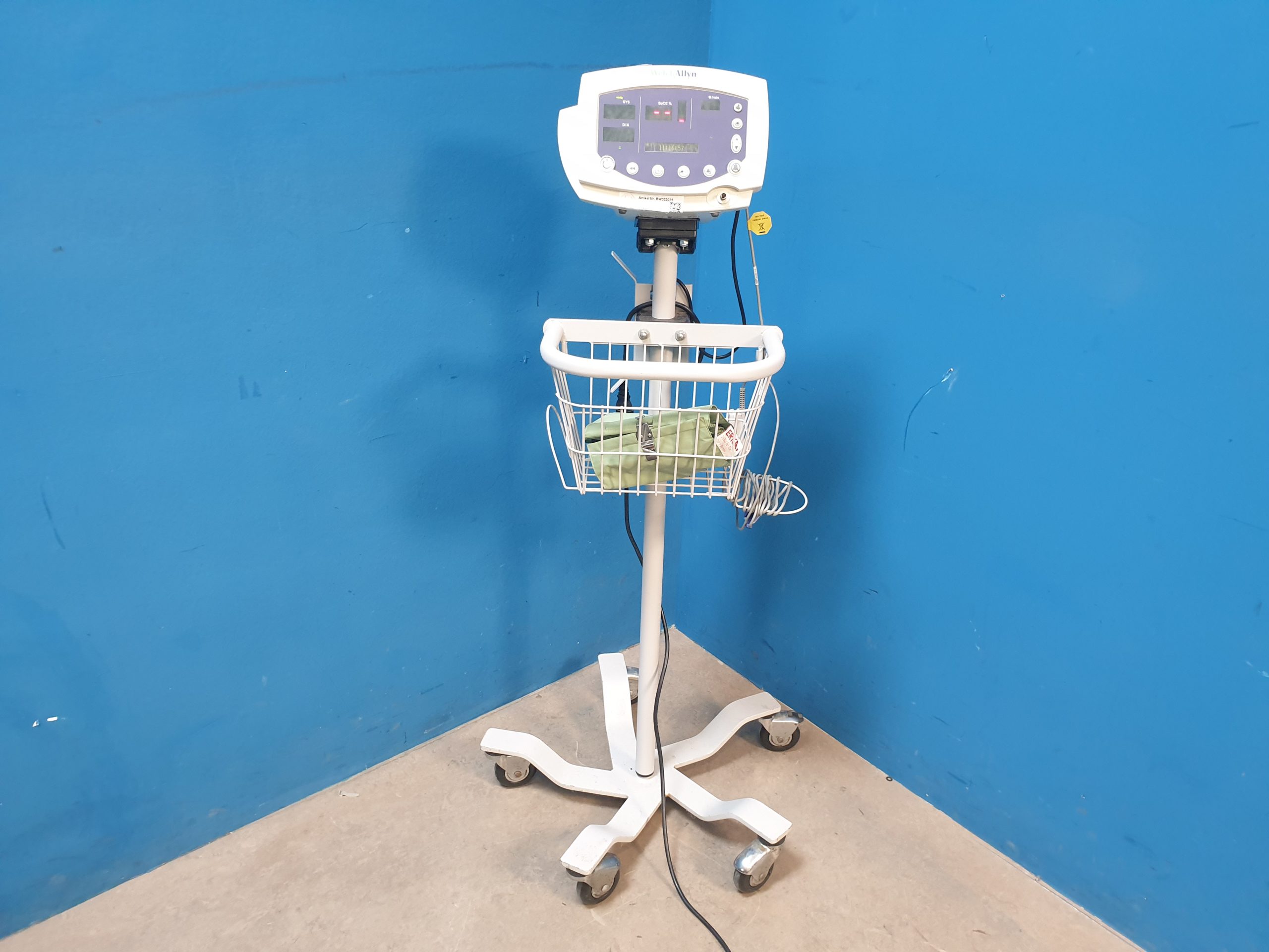 WELCH ALLYN Vital SignBW022025 WELCH ALLYN Vital Signs 53NOP Monitor NibP + SpO2 — image 1 of 11