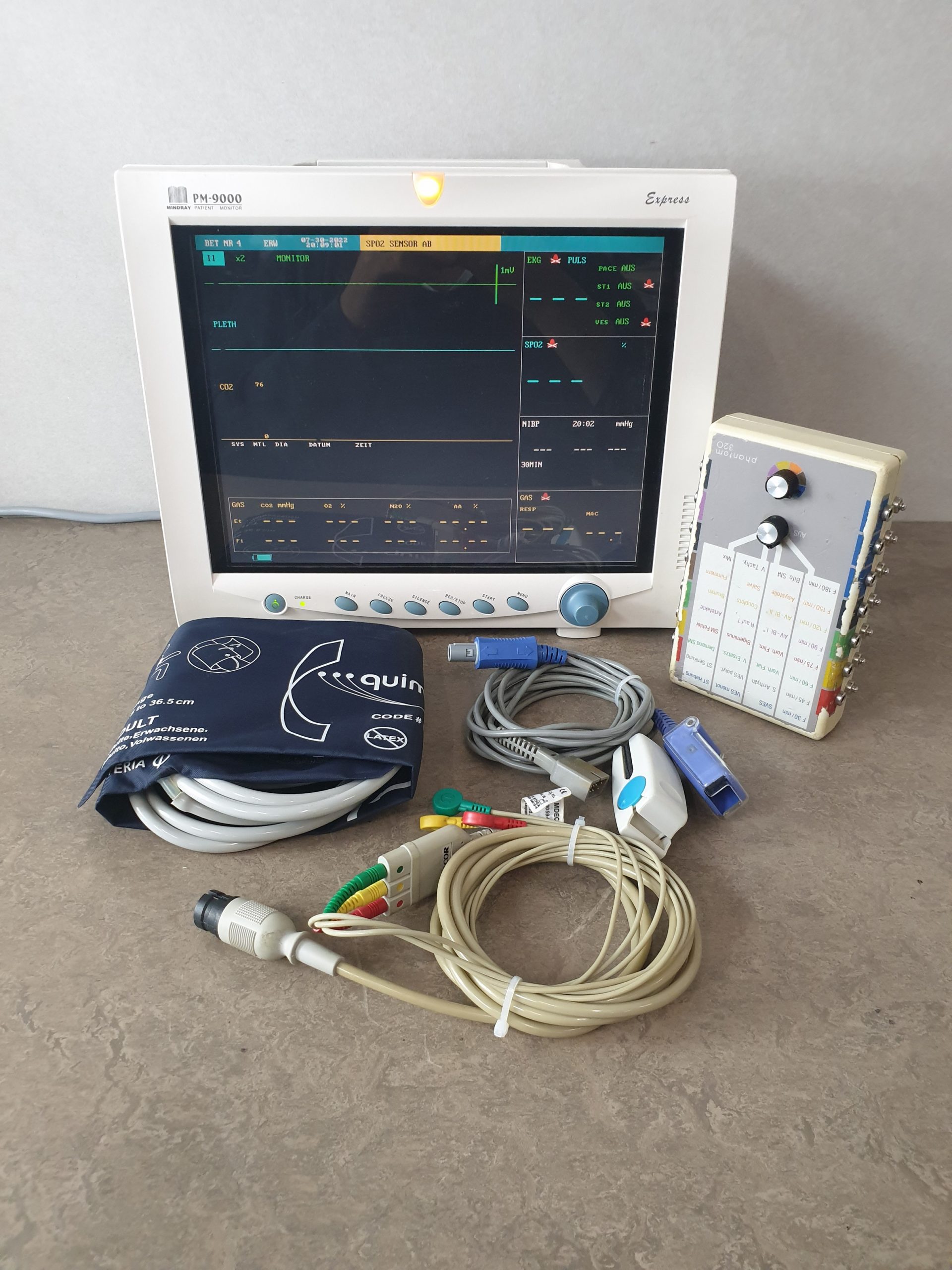Mindray PM-9000 Express Patientenmonitor mit Zubehör — image 1 of 10