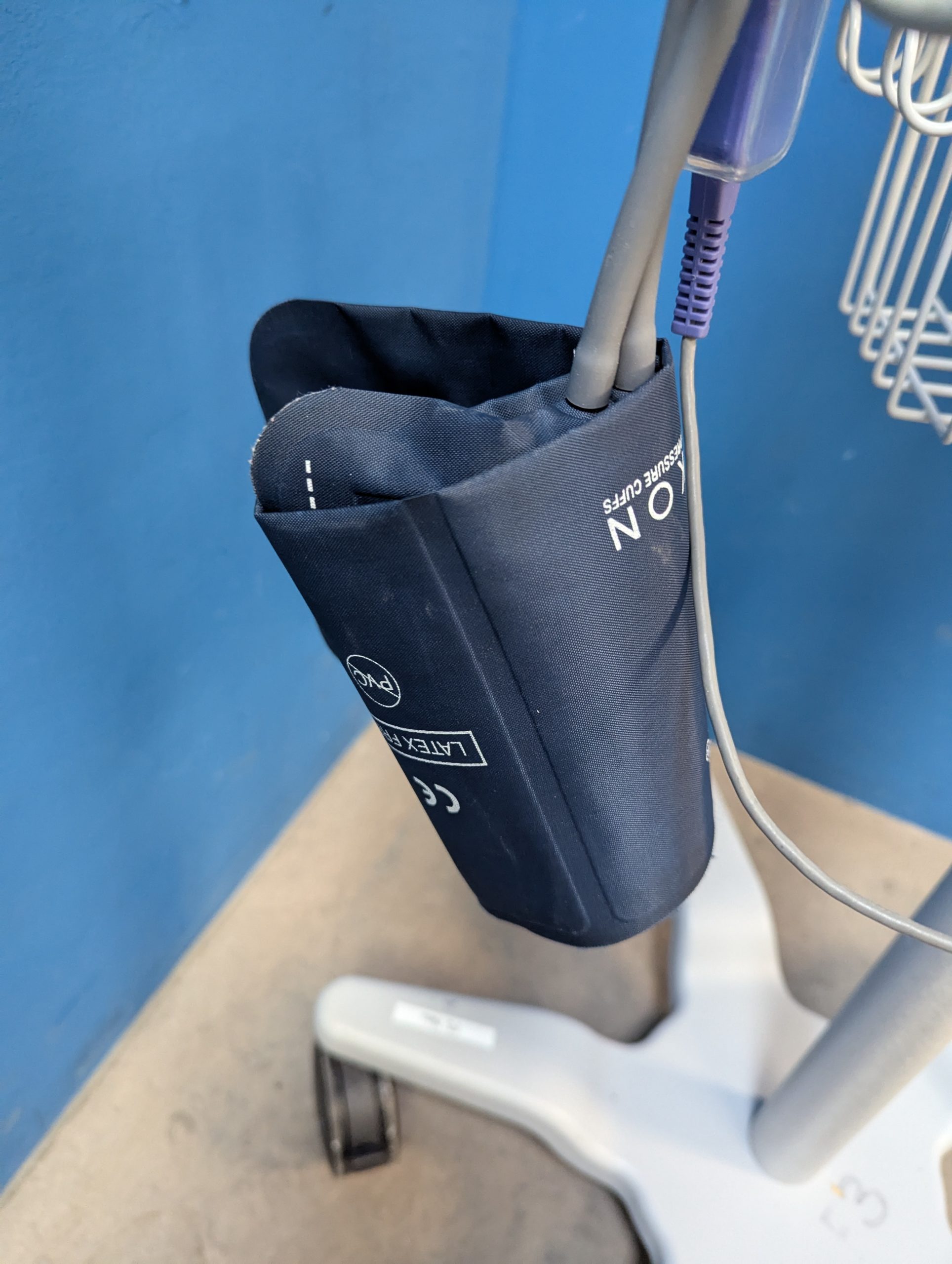 GE Dash 2500 Patienten Monitor-Überwachungsmonitor mit Fahrgestell thumbnail 7