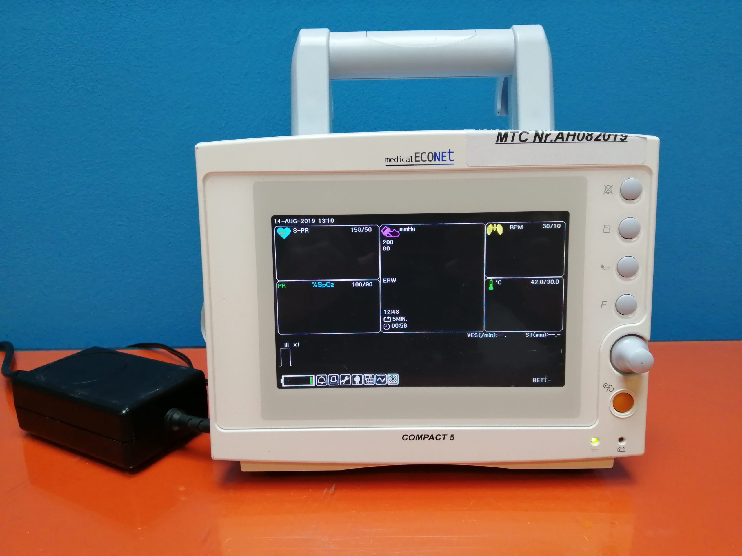 medical ECONET Compact 5 Tragbarer Patientenmonitor / Überwachungsmonitor mit Zubehör thumbnail 2