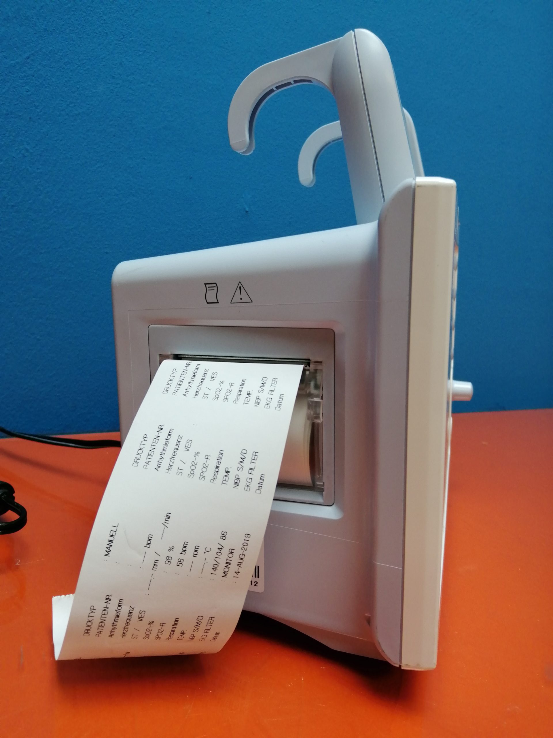 medical ECONET Compact 5 Tragbarer Patientenmonitor / Überwachungsmonitor mit Zubehör thumbnail 3