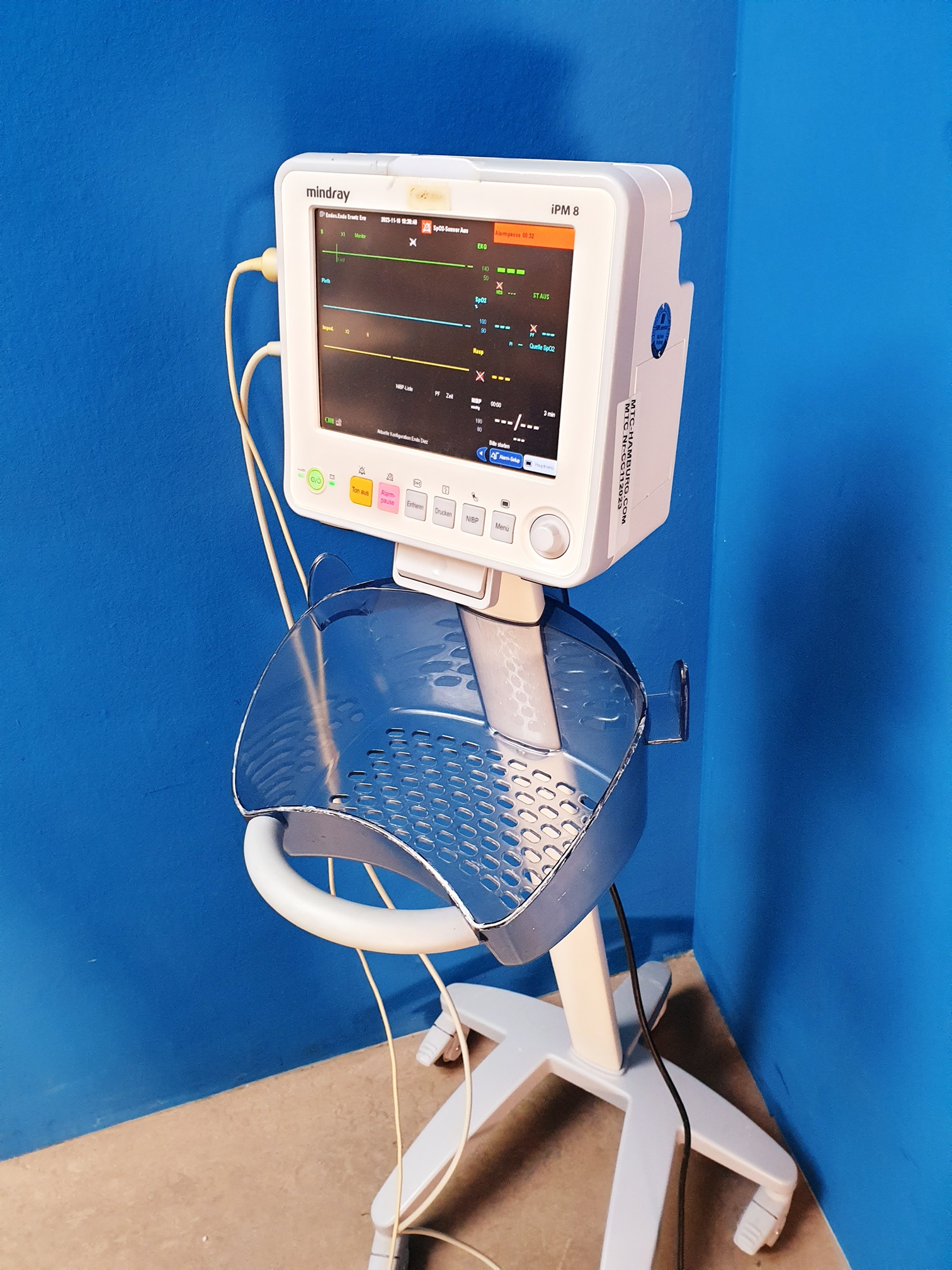 Mindray iPM 8 iPM8 Monitor – Übeerwachungsmonitor auf fahrbarem Gestell — image 1 of 7