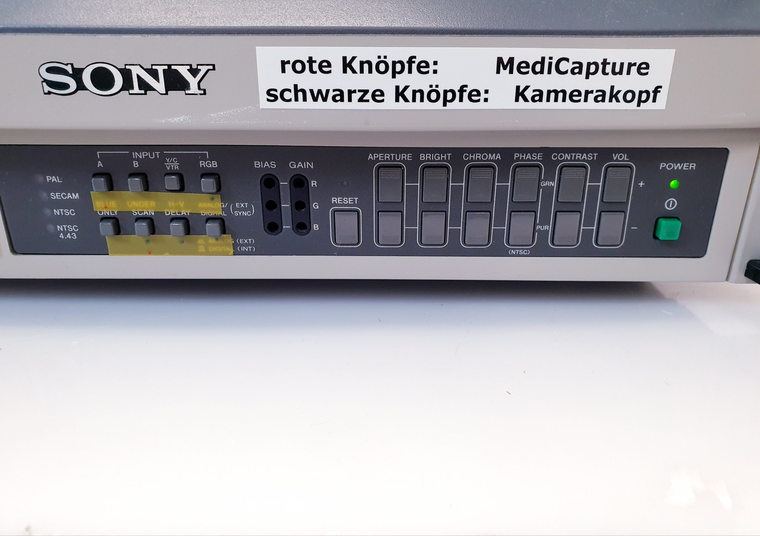Sony Trinitron PVM-2043MD 20-Zoll-CRT-Monitor thumbnail 6