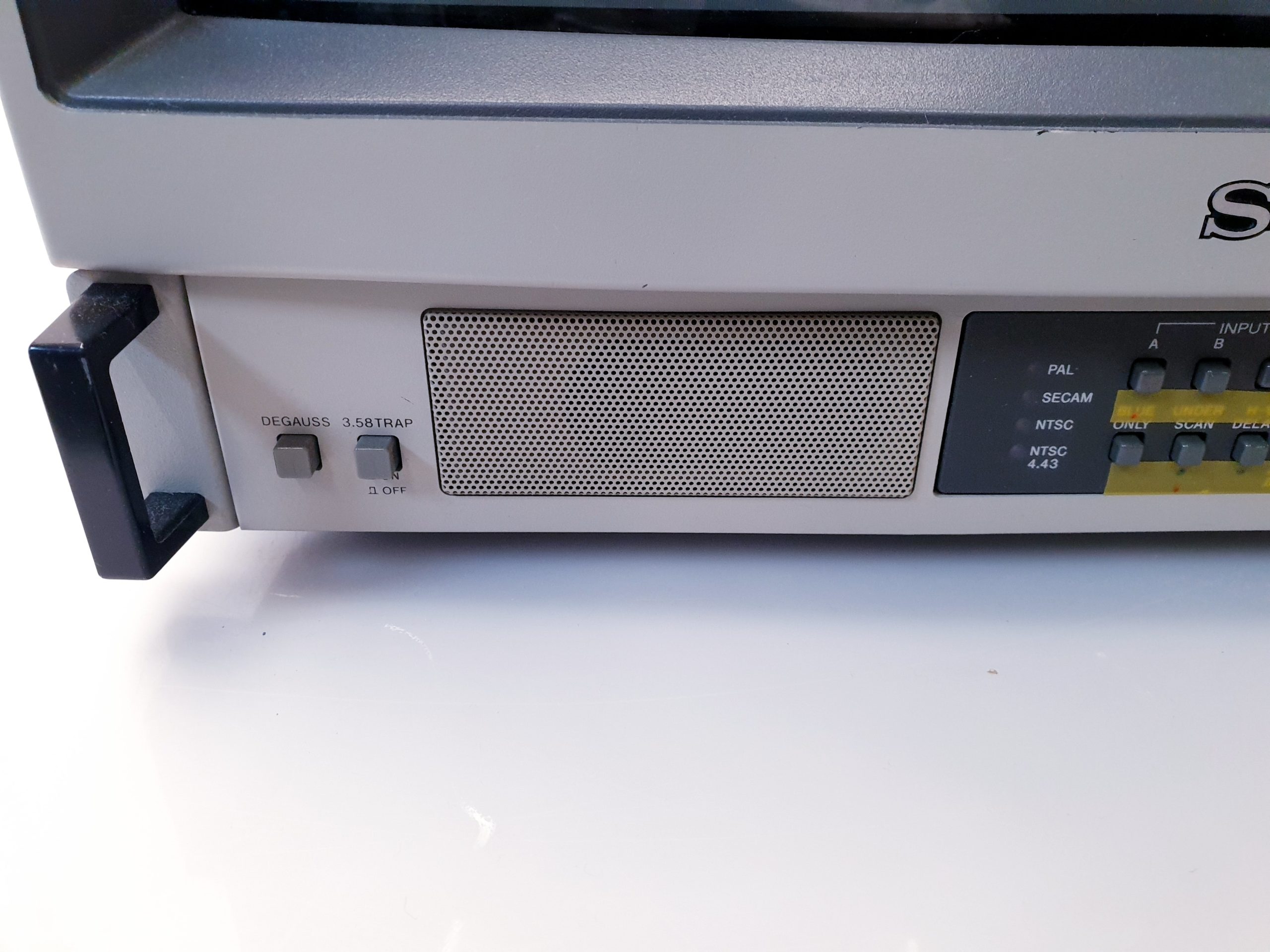 Sony Trinitron PVM-2043MD 20-Zoll-CRT-Monitor thumbnail 7