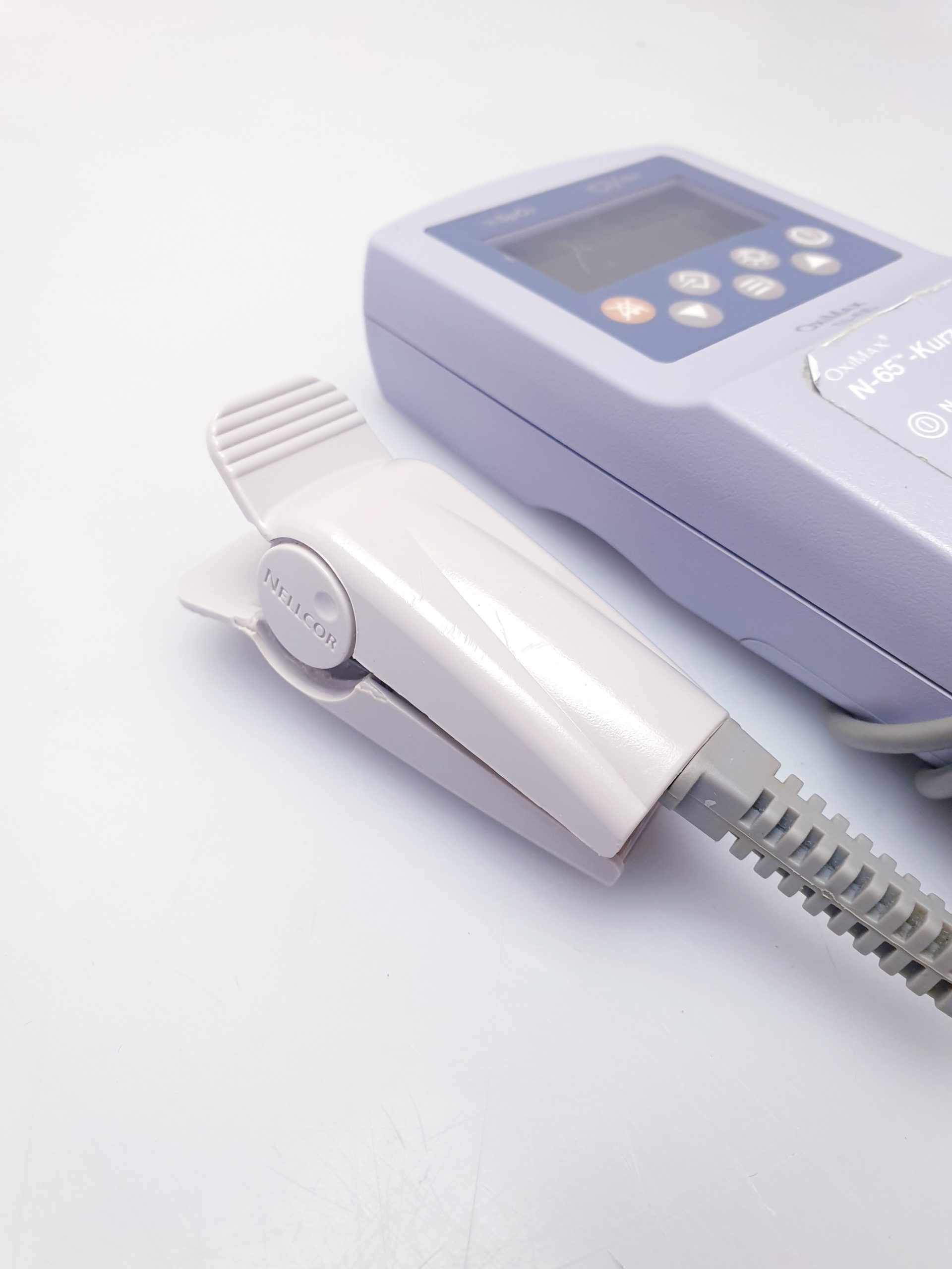Nellcor N-65 (N65) OxiMax Pulsoximeter mit Fingersensor thumbnail 2