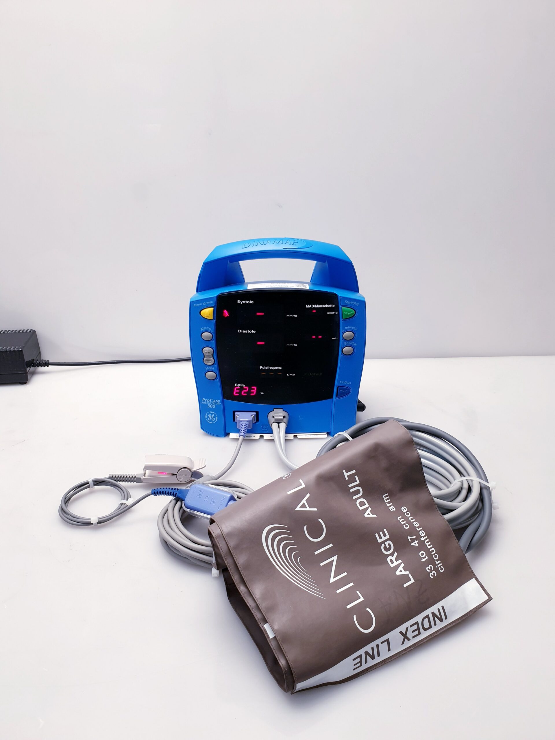 GE Dinamap ProCare Auscultatory 300 Patientenmonitor mit Zubehör thumbnail 4