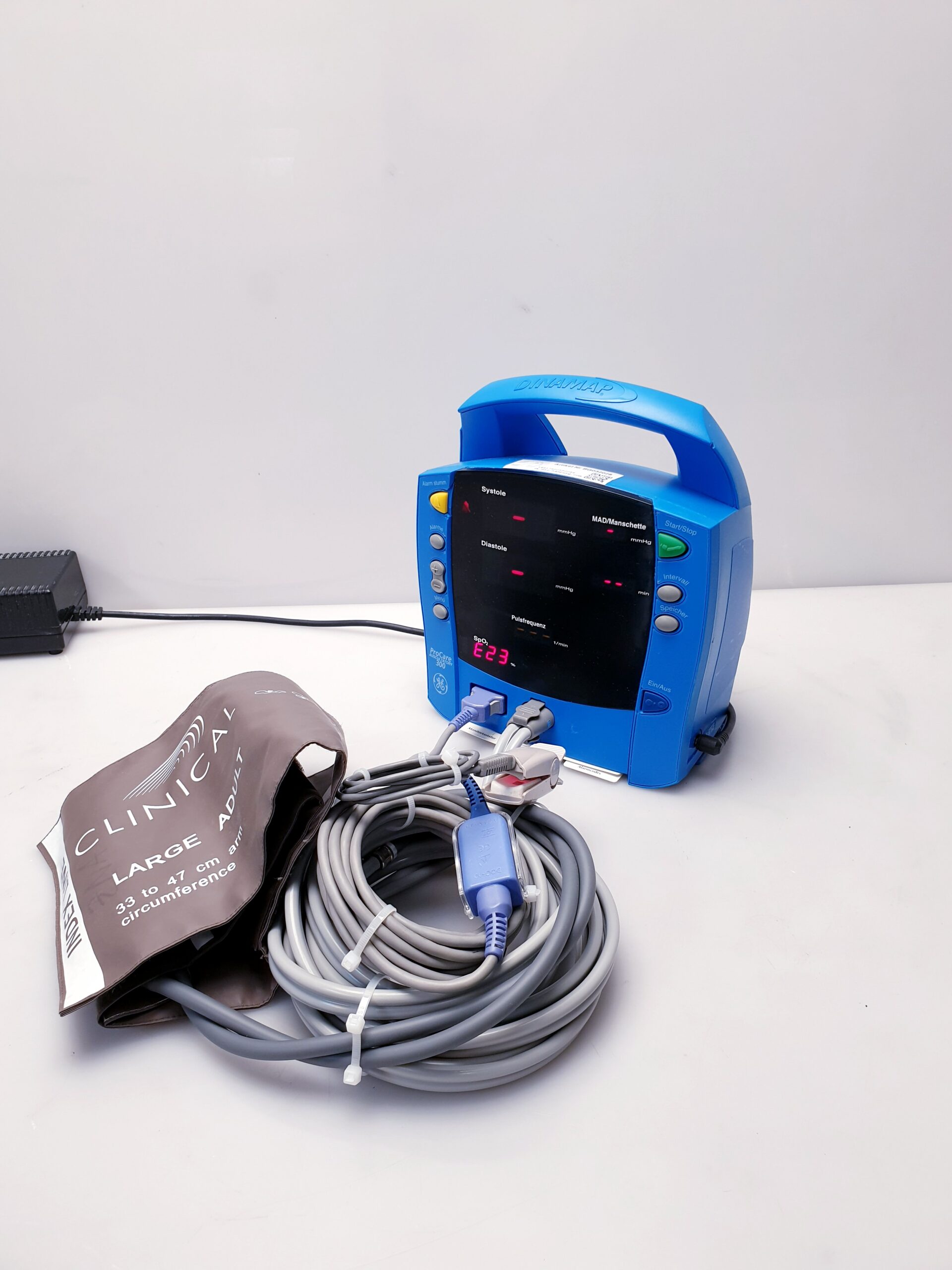 GE Dinamap ProCare Auscultatory 300 Patientenmonitor mit Zubehör thumbnail 8