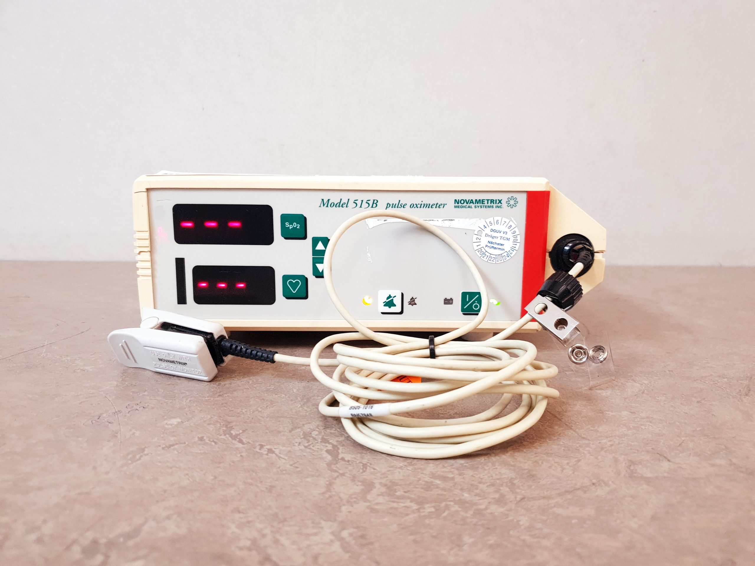 NOVAMETRIX 515B 515 B Pulseoxymeter mit Fingersensor — image 1 of 12