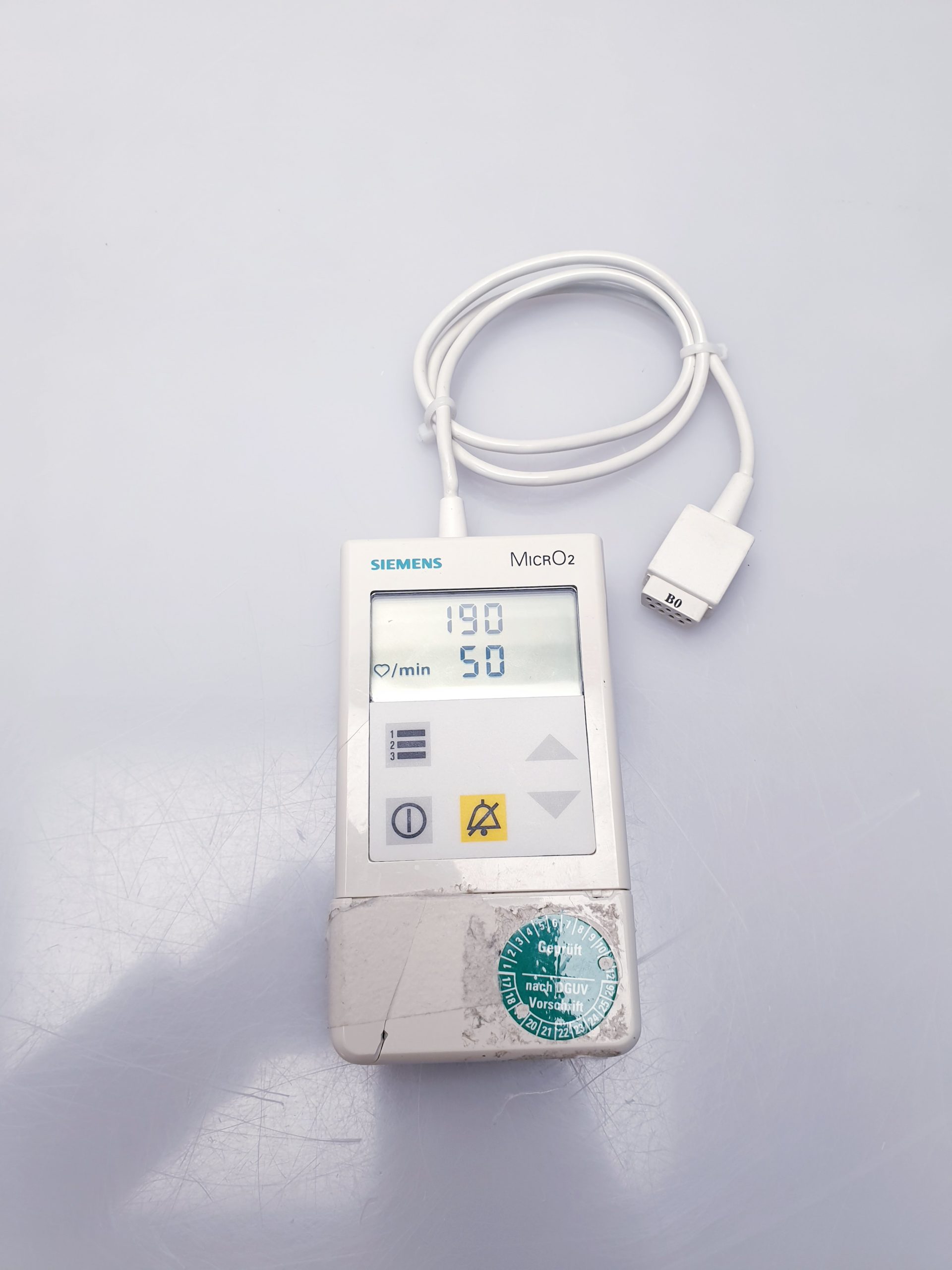 Siemens MicrO2 tragbares Pulsoximeter – Ohne Fingesensor kabel — image 1 of 8