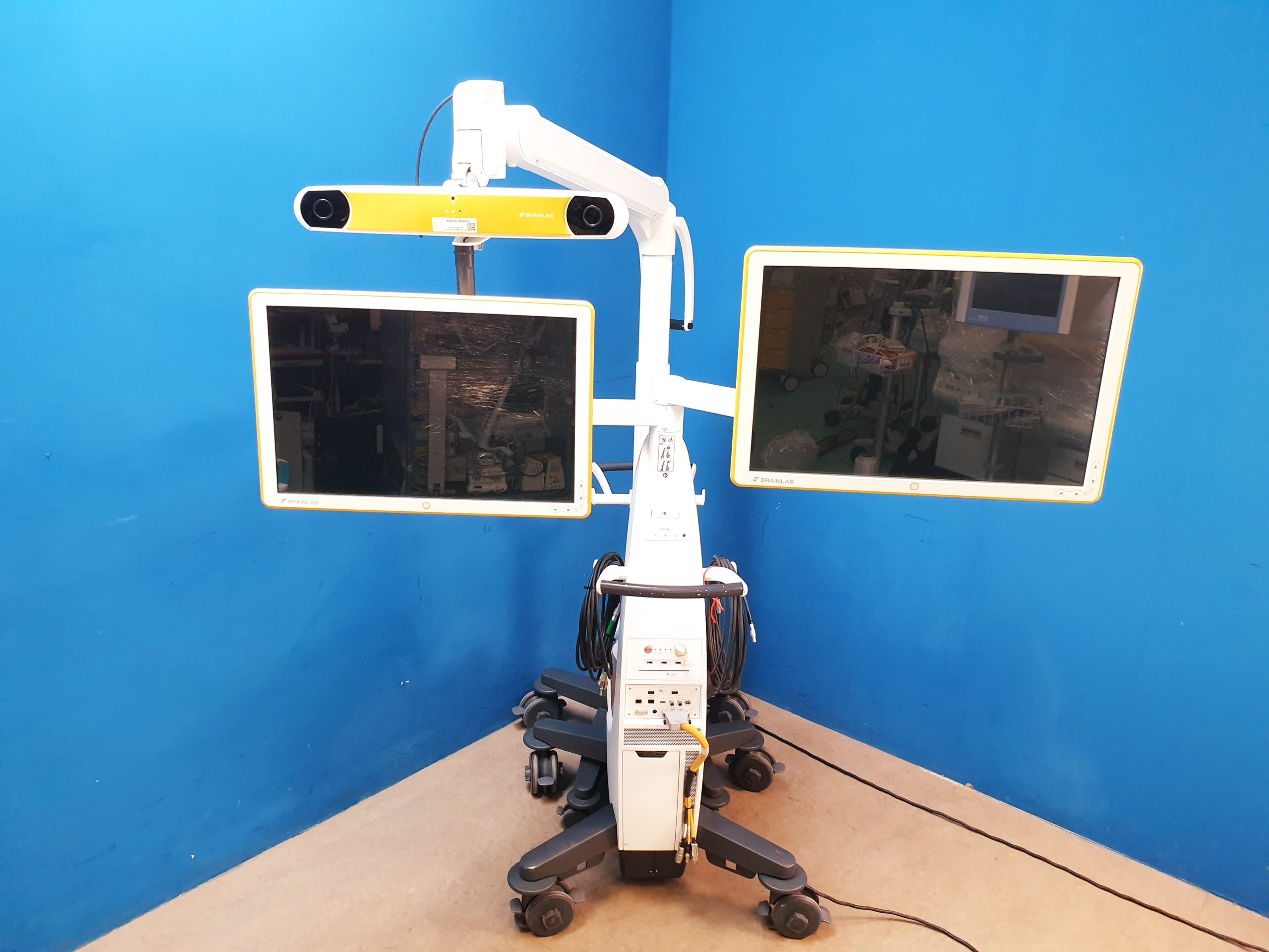 BRAINLAB Curve Chirurgisches Navigationssystem — image 1 of 16