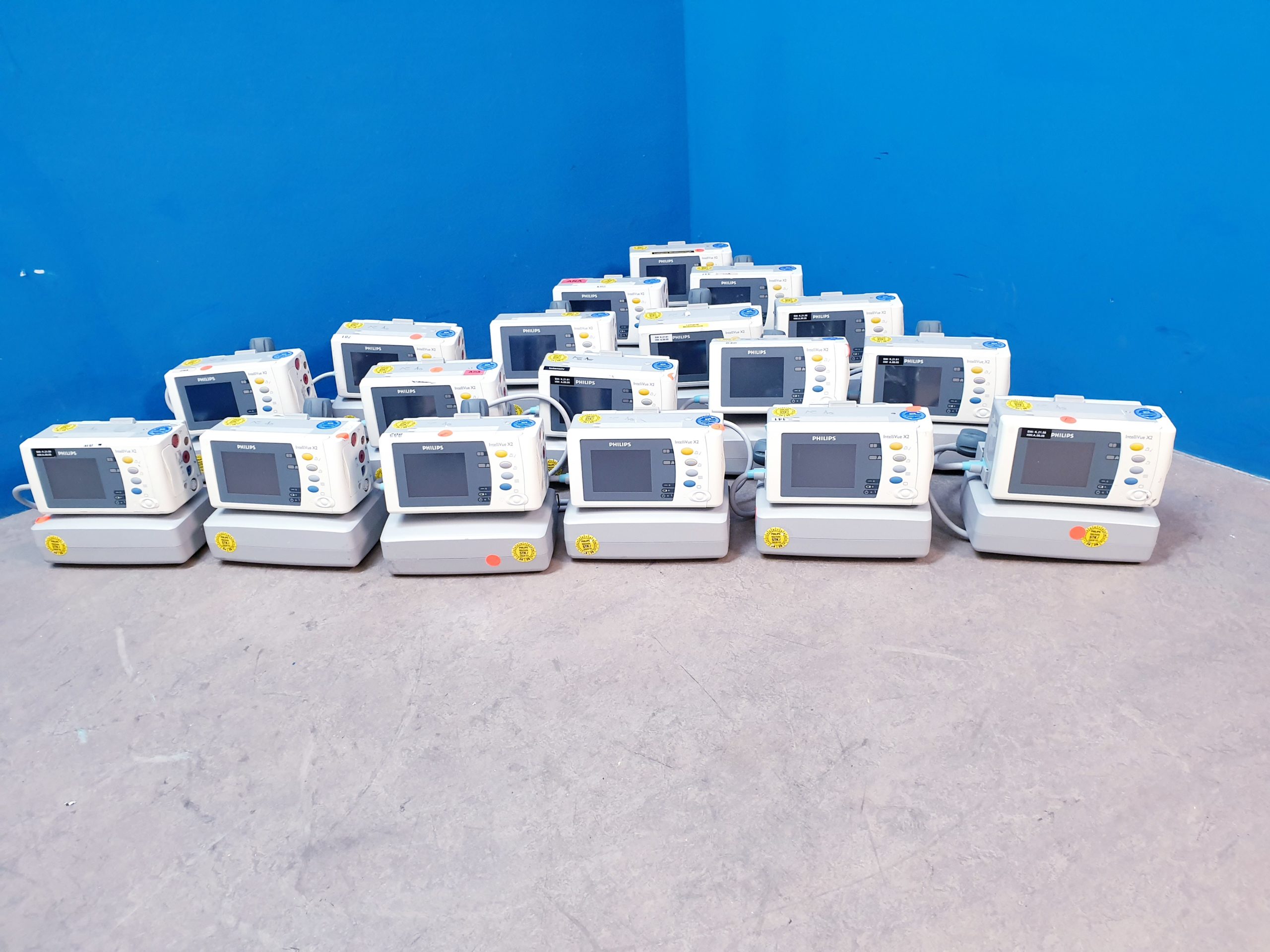 Philips IntelliVue X2 Vital Sign Monitor + 865122 M8023A Ladegerät + Kabel — image 1 of 13