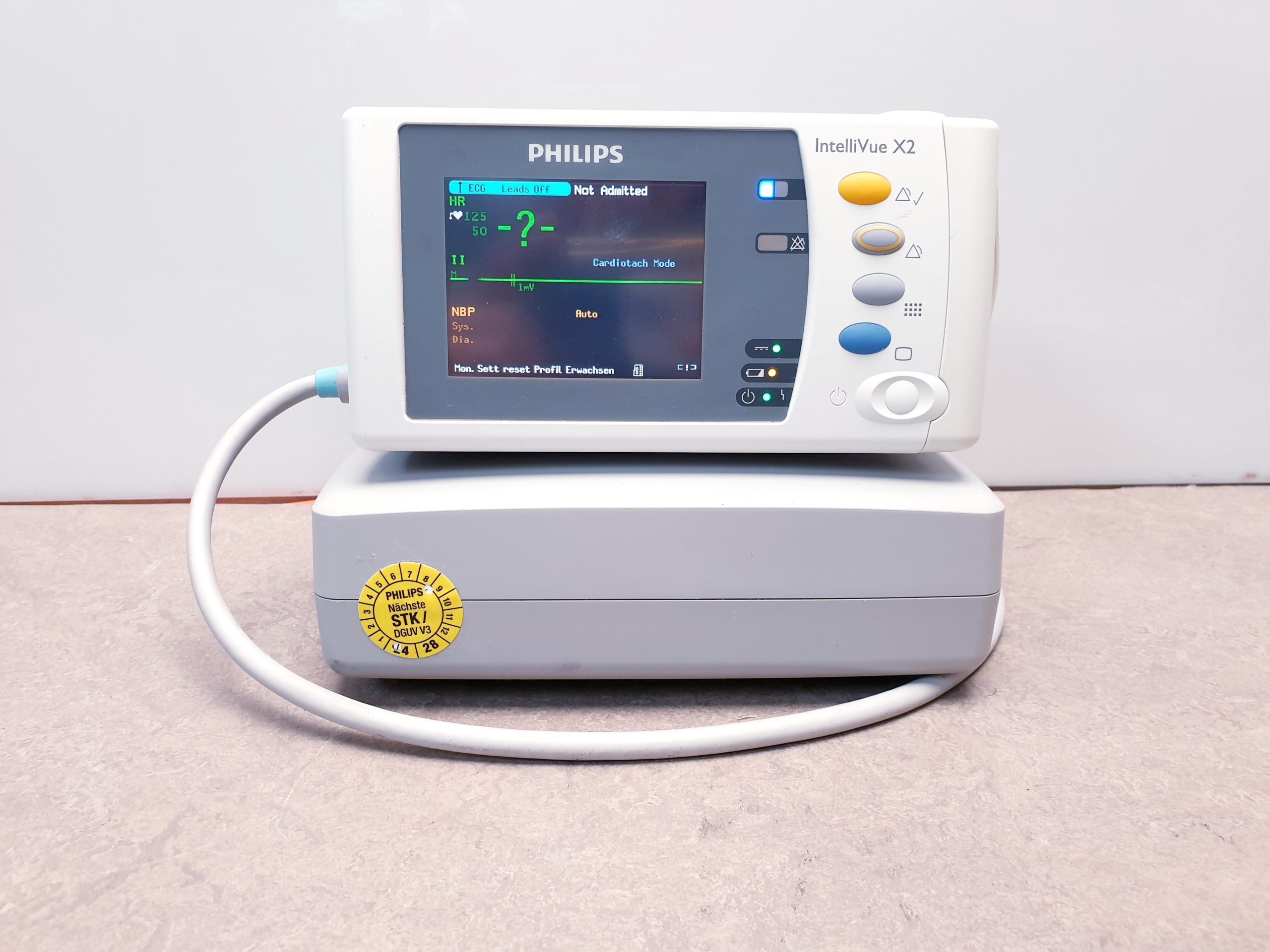 Philips IntelliVue X2 Vital Sign Monitor + 865122 M8023A Ladegerät + Kabel thumbnail 4