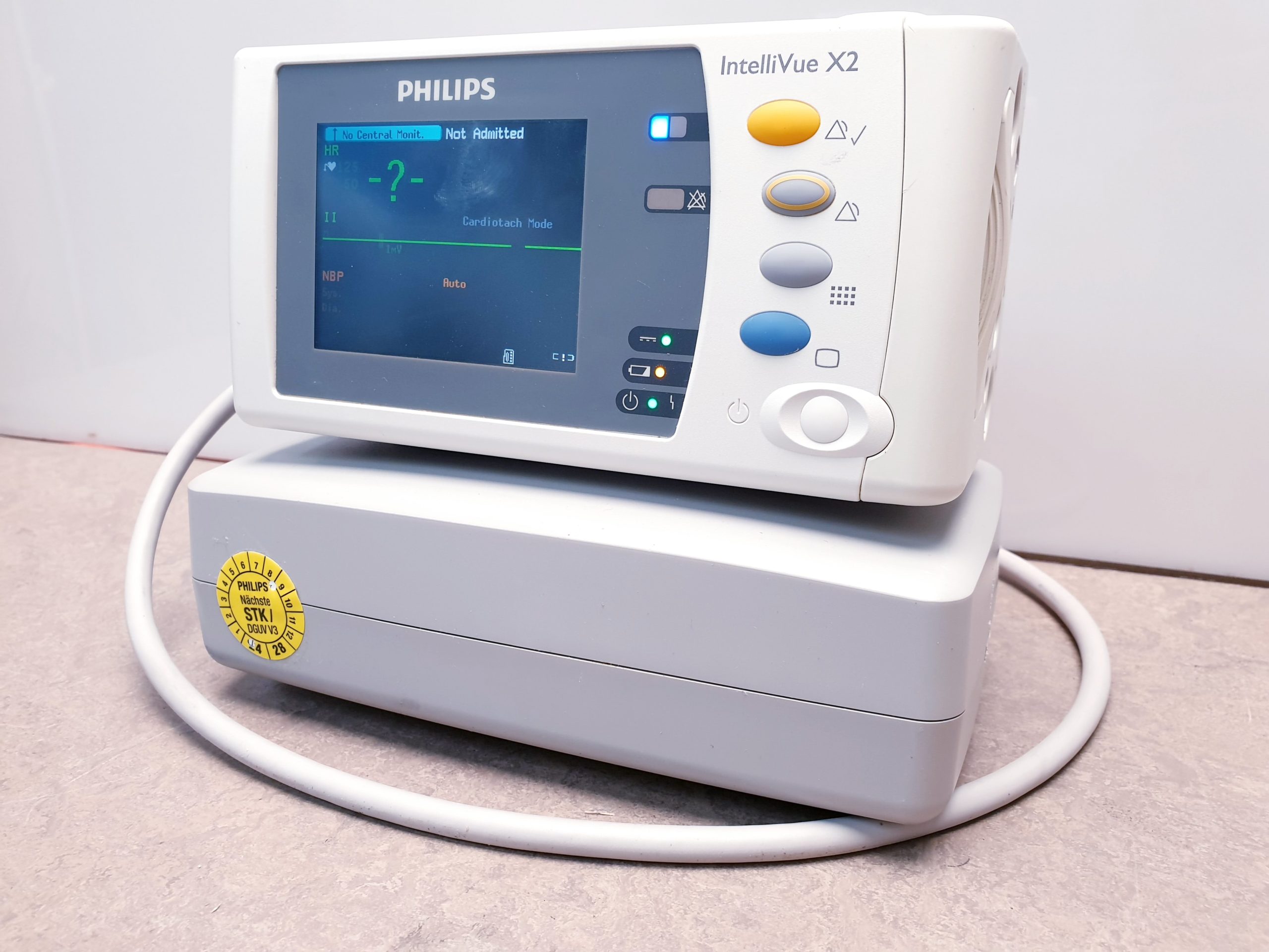 Philips IntelliVue X2 Vital Sign Monitor + 865122 M8023A Ladegerät + Kabel thumbnail 5