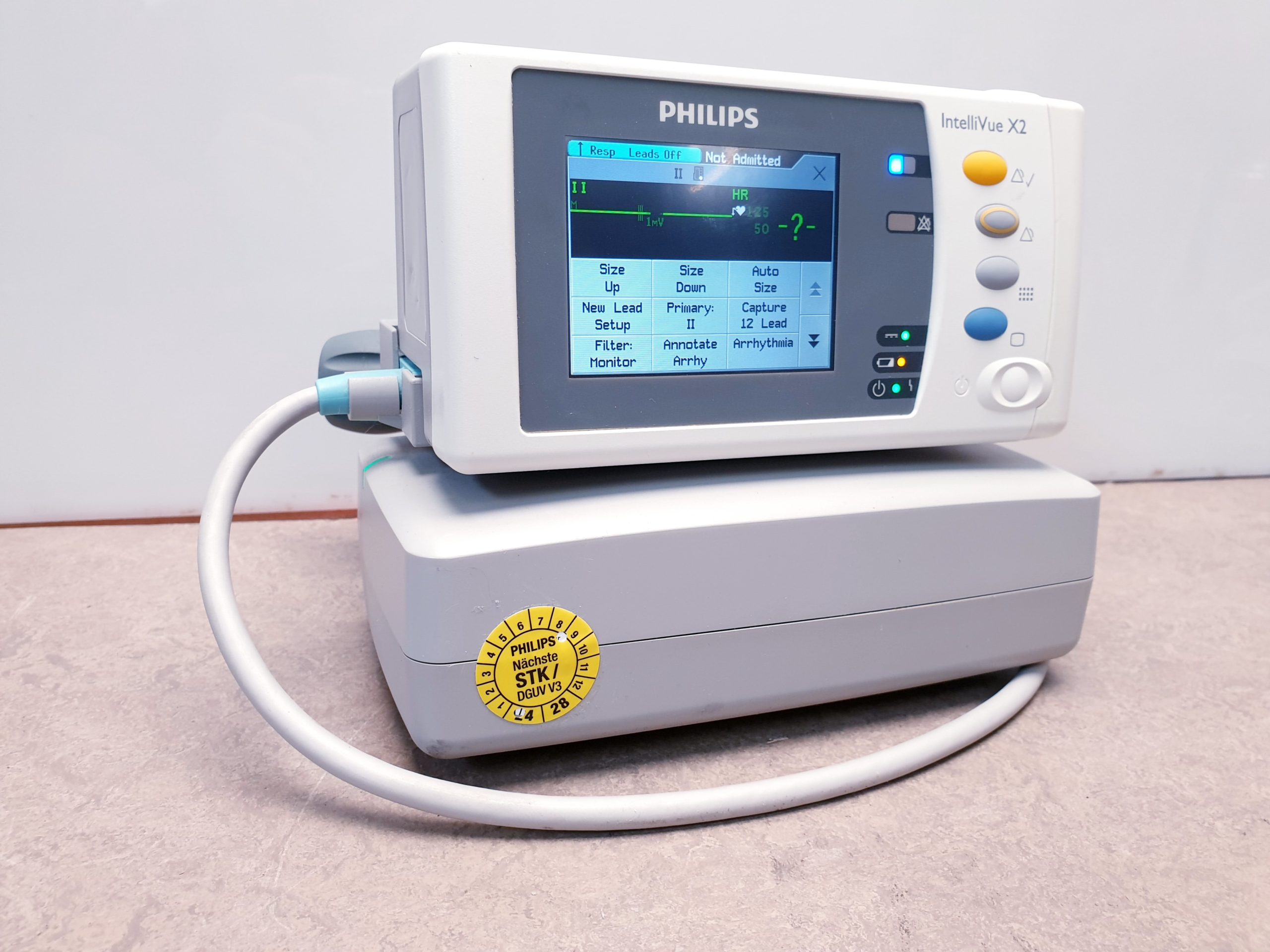 Philips IntelliVue X2 Vital Sign Monitor + 865122 M8023A Ladegerät + Kabel thumbnail 6