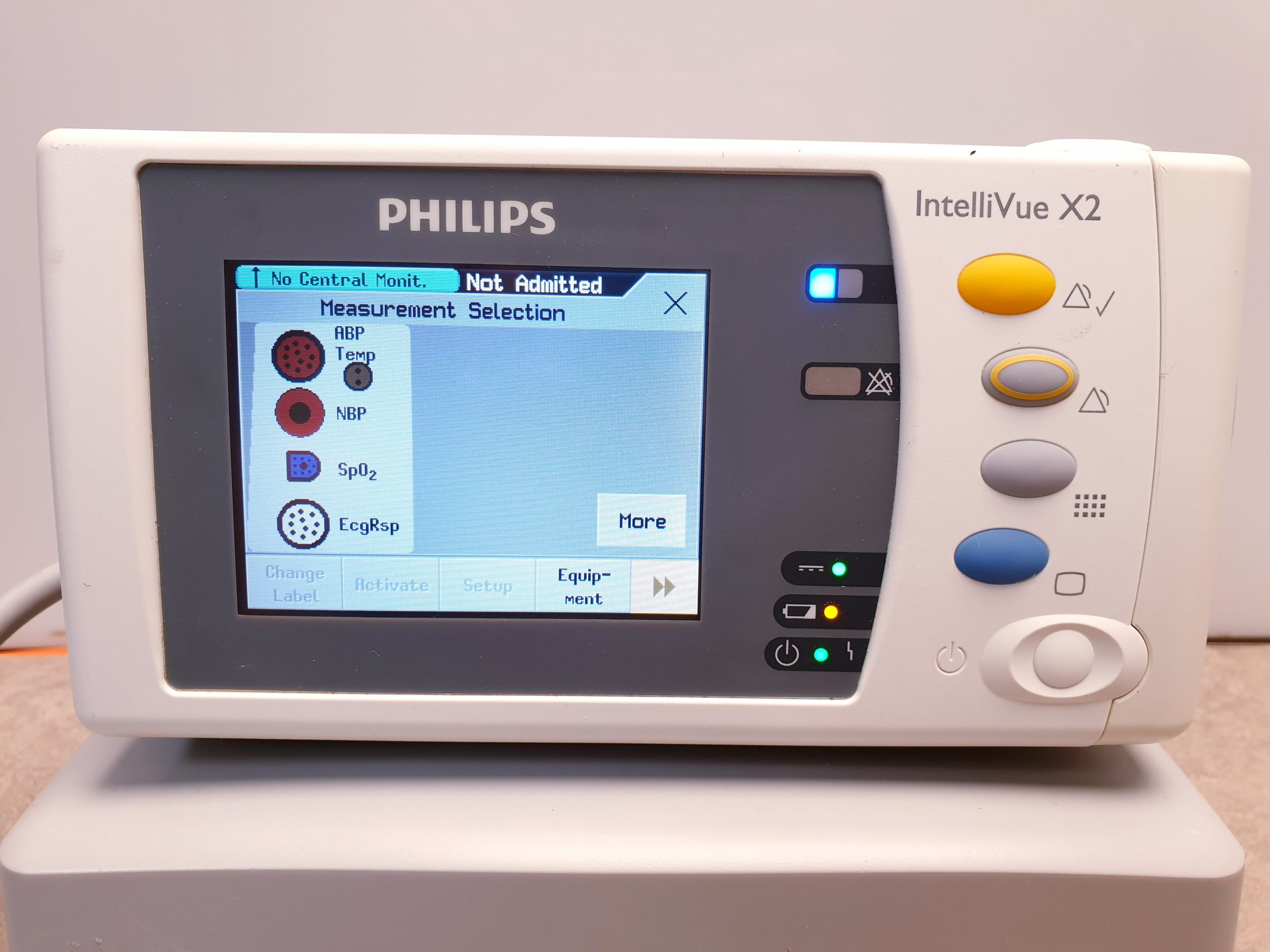 Philips IntelliVue X2 Vital Sign Monitor + 865122 M8023A Ladegerät + Kabel thumbnail 12