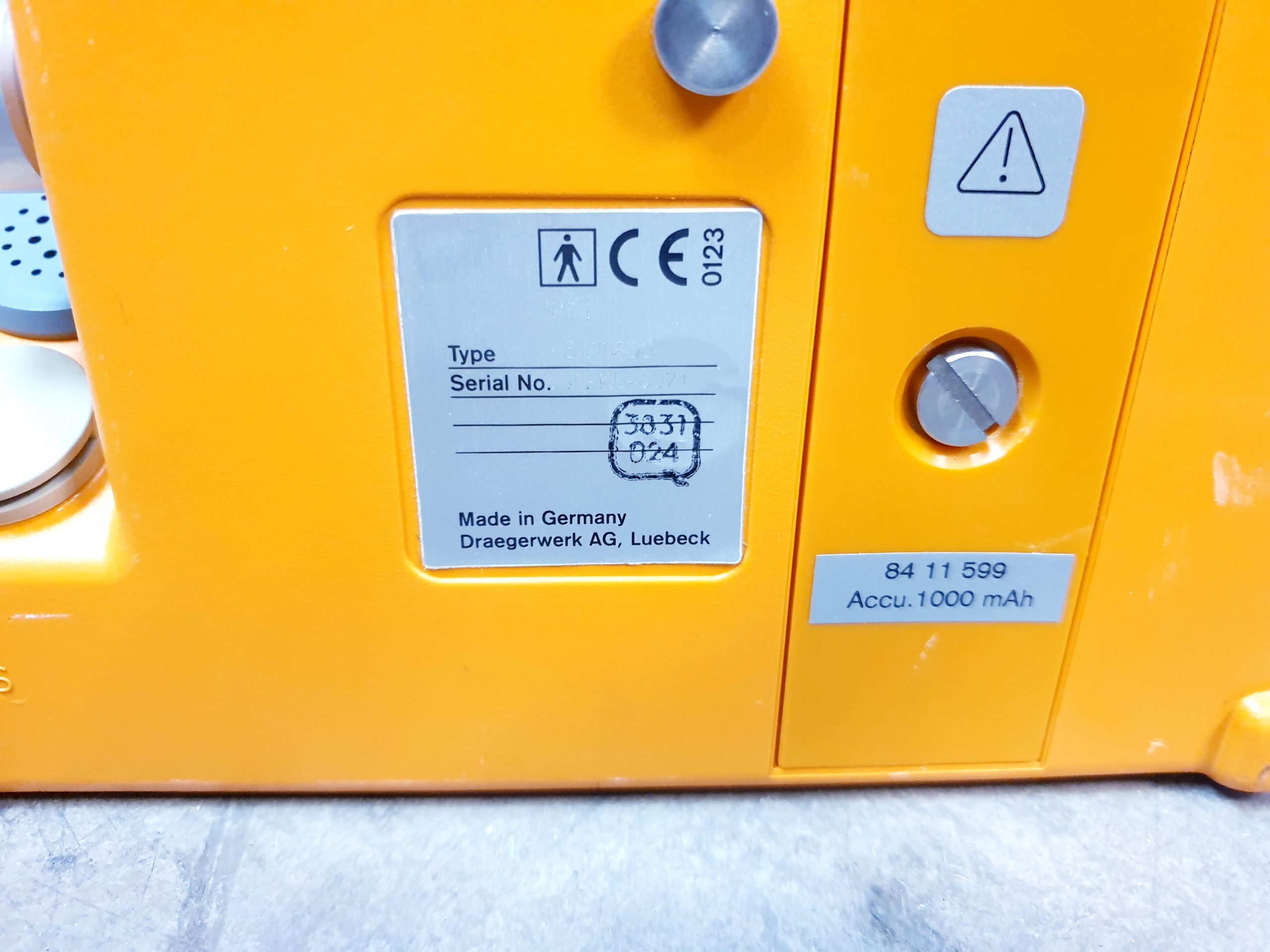 Draeger-Dräger Oxylog 2000 Notfallbeatmungsgerät – auf Fahrbarem Gestell thumbnail 14