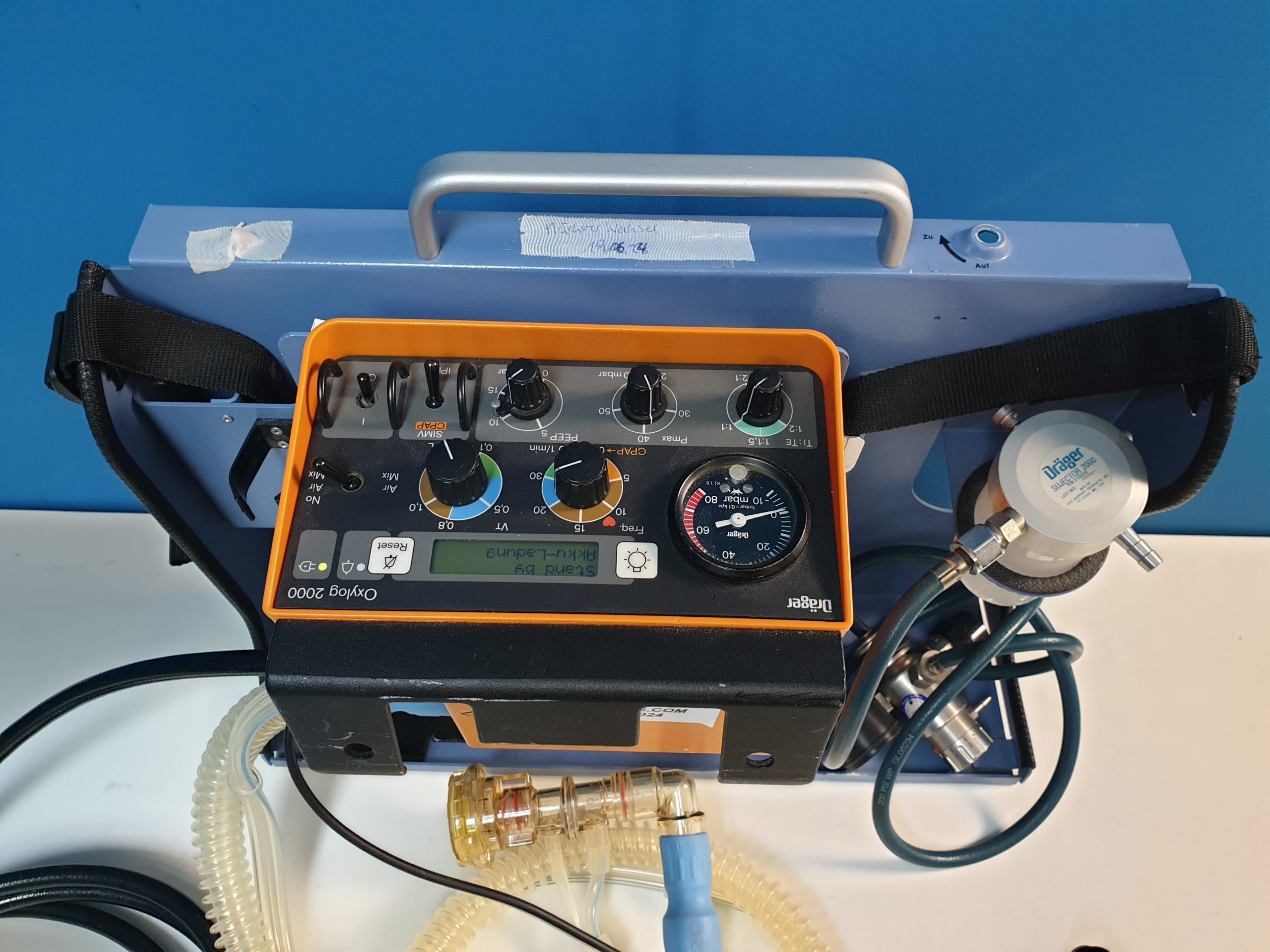 Dräger Draeger Oxylog 2000 mit Traggestellt ,Beatmungsgerät — image 1 of 8