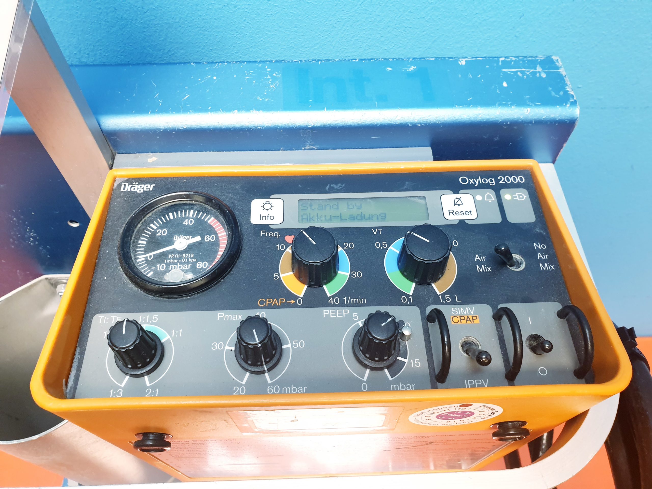 Dräger Draeger Oxylog 2000 Beatmungsgerät / Emergency Ventilator mit Manomter 2 thumbnail 2