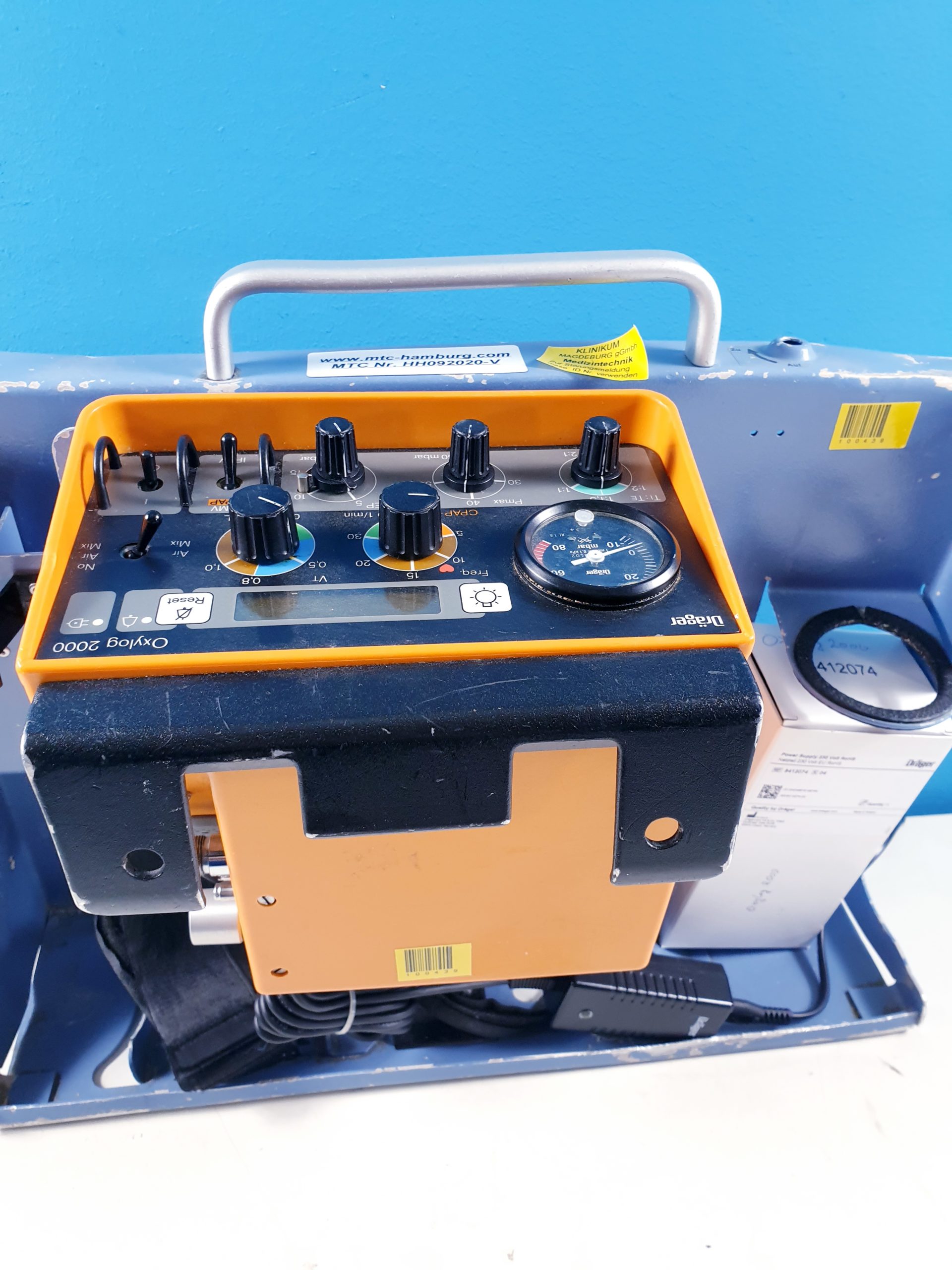 Dräger Draeger Oxylog 2000 Beatmungsgerät / Emergency Ventilator mit Netzteil — image 1 of 7