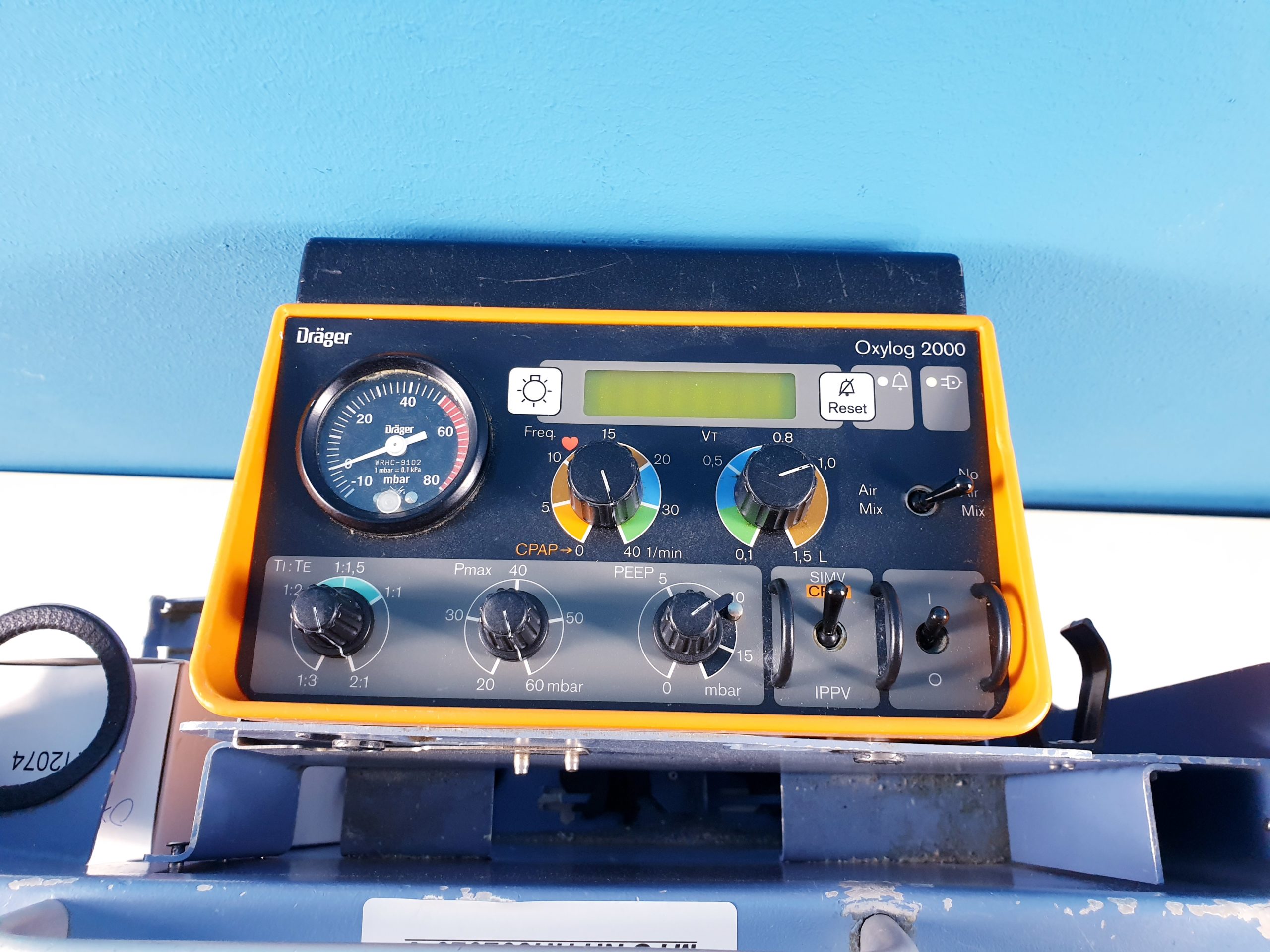 Dräger Draeger Oxylog 2000 Beatmungsgerät / Emergency Ventilator mit Netzteil thumbnail 5