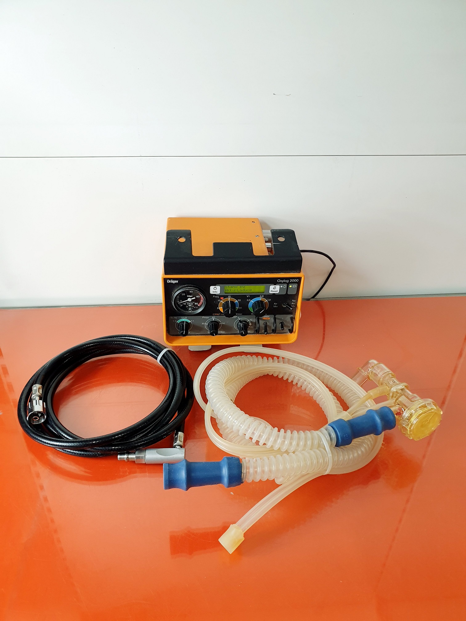 Dräger / Draeger Oxylog 2000 Beatmungsgerät / Emergency Ventilator KFZ-Halterung + Trageplatte + Flasche ….. thumbnail 2