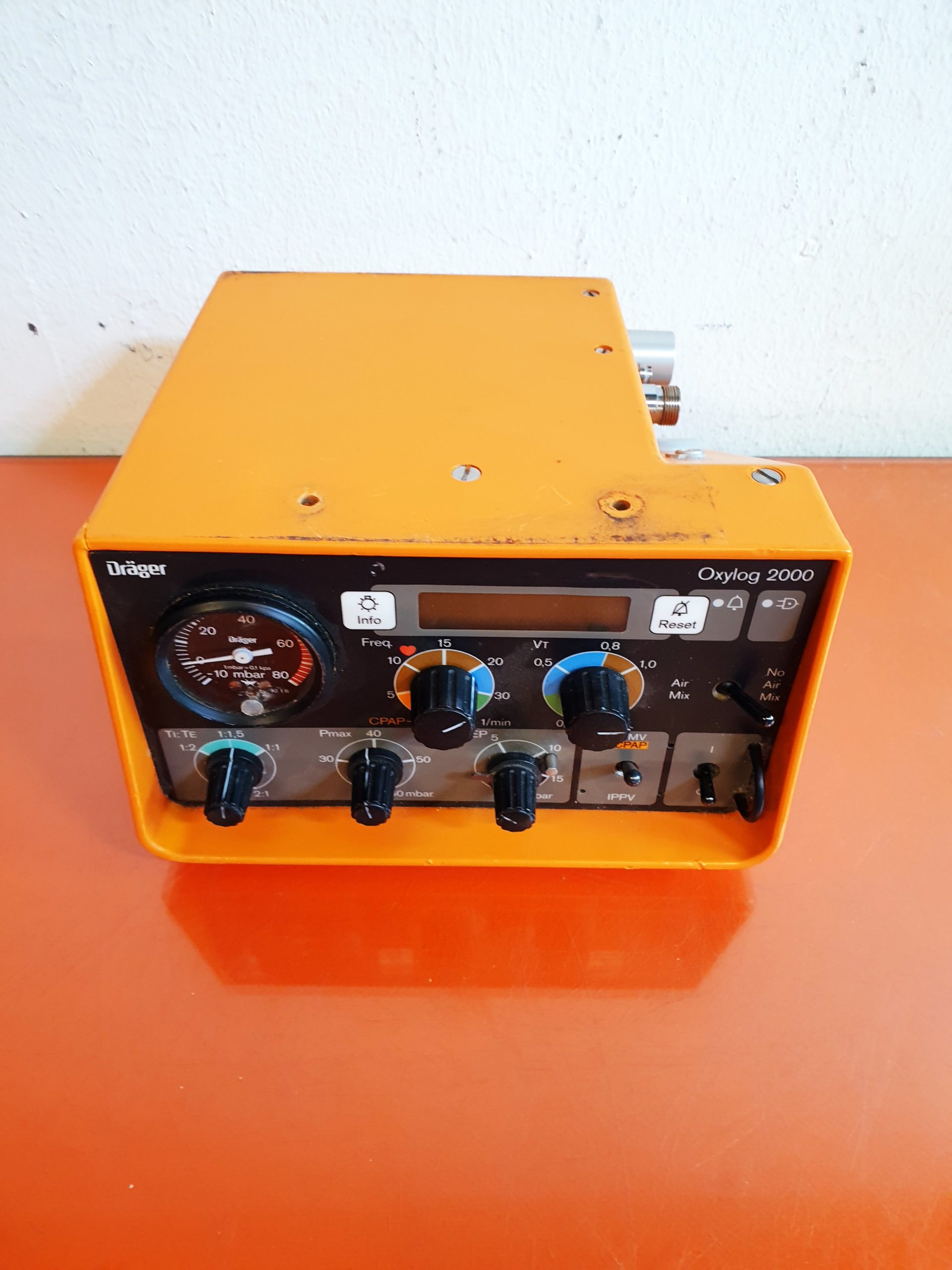 Dräger / Draeger Oxylog 2000 Beatmungsgerät / Emergency Ventilator mit Beatmungsschlauch thumbnail 10