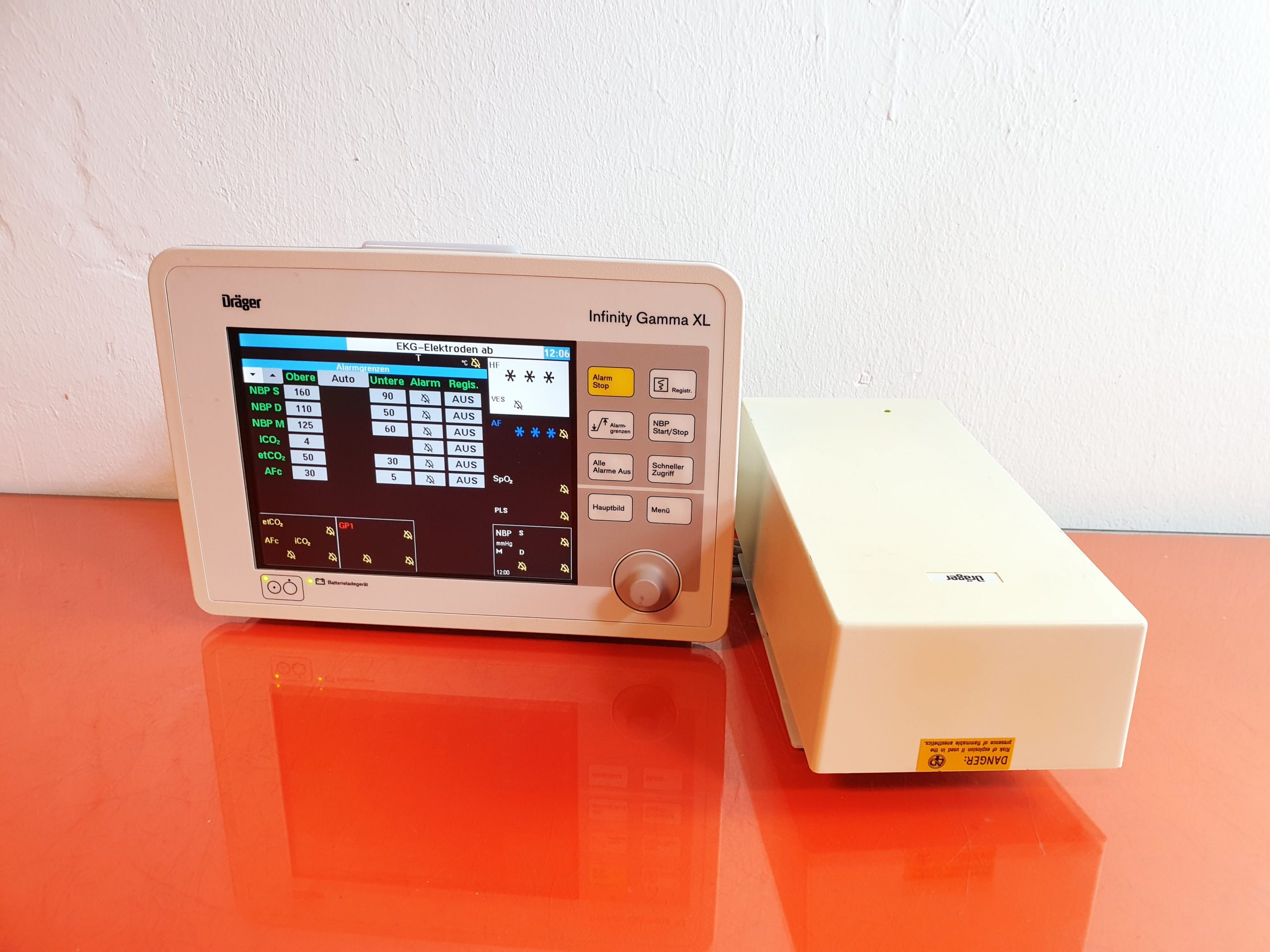 Dräger Infinity Gamma XL mit Netzteil Patientenmonitor — image 1 of 9