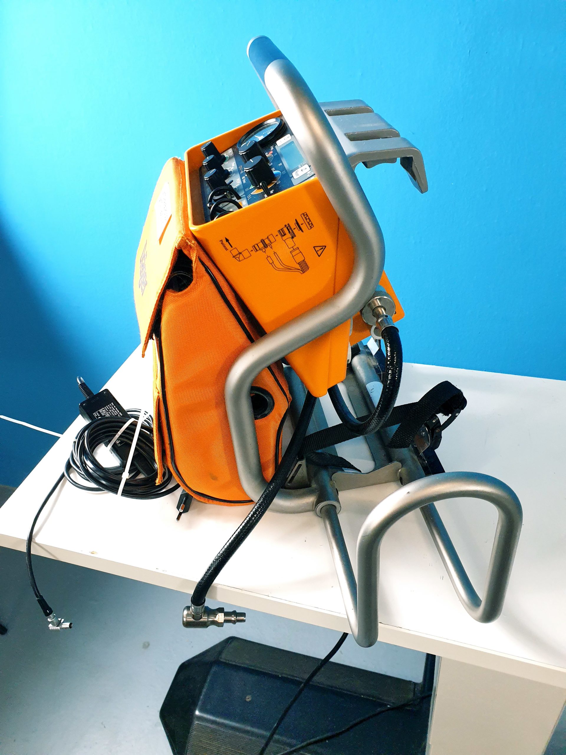 Dräger / Draeger Oxylog 2000 Beatmungsgerät / Emergency Ventilator mit Netzteil thumbnail 4