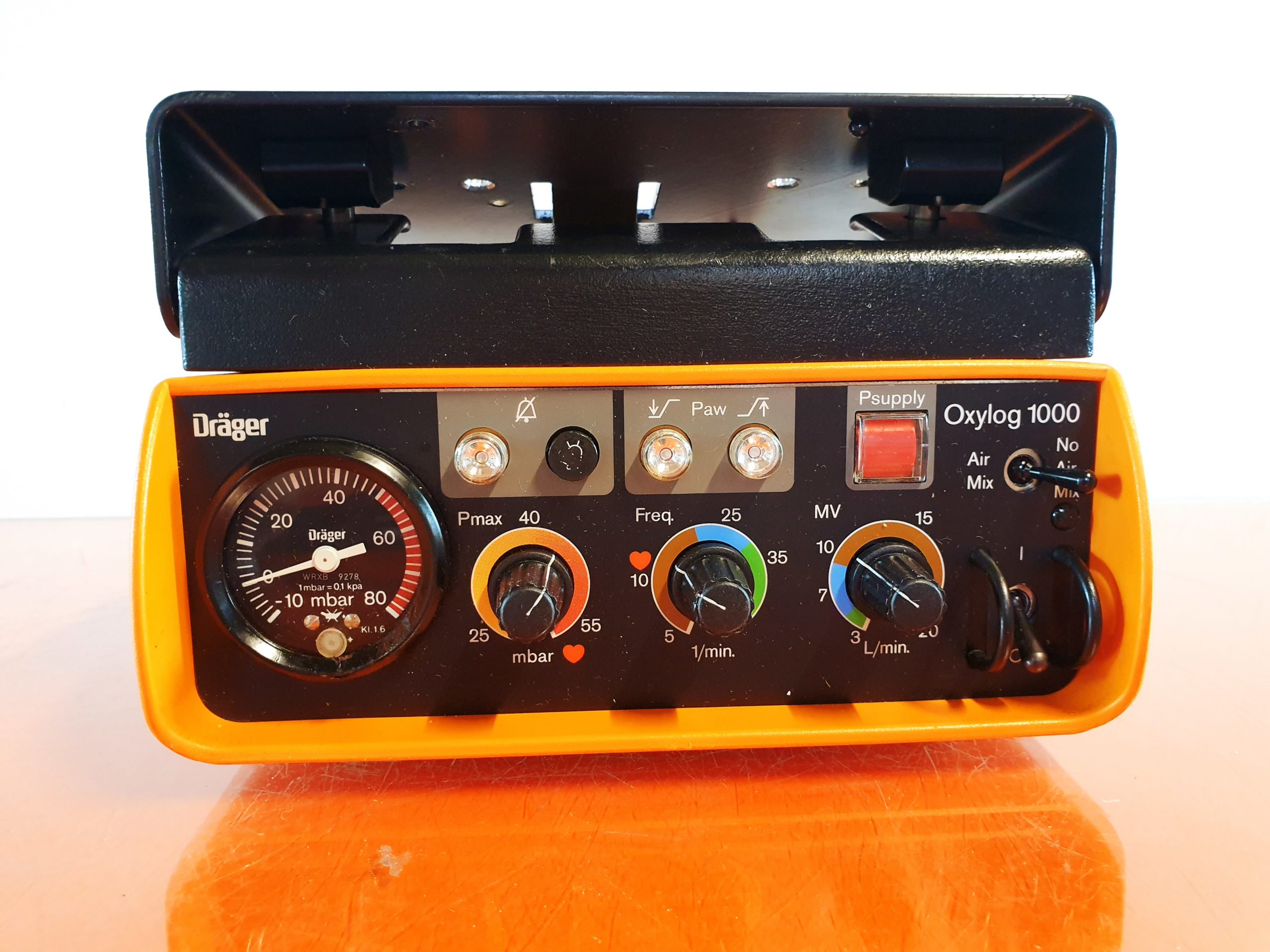 Dräger / Draeger Oxylog 1000 // Oxylog1000 Beatmungsgerät / Emergency Ventilator — image 1 of 6